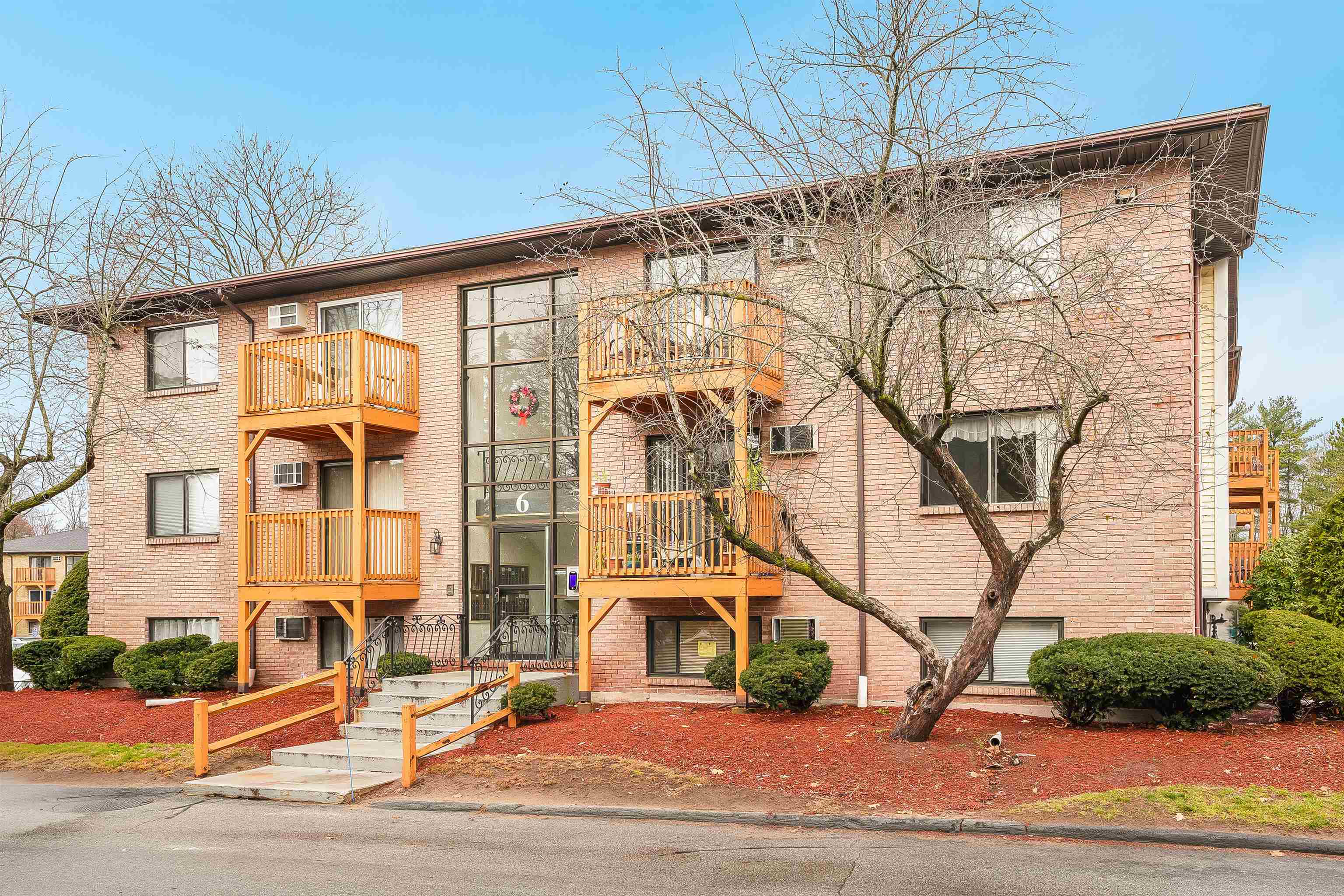 MLS 5071073: 6 Lancelot Court-Unit 2, Salem NH