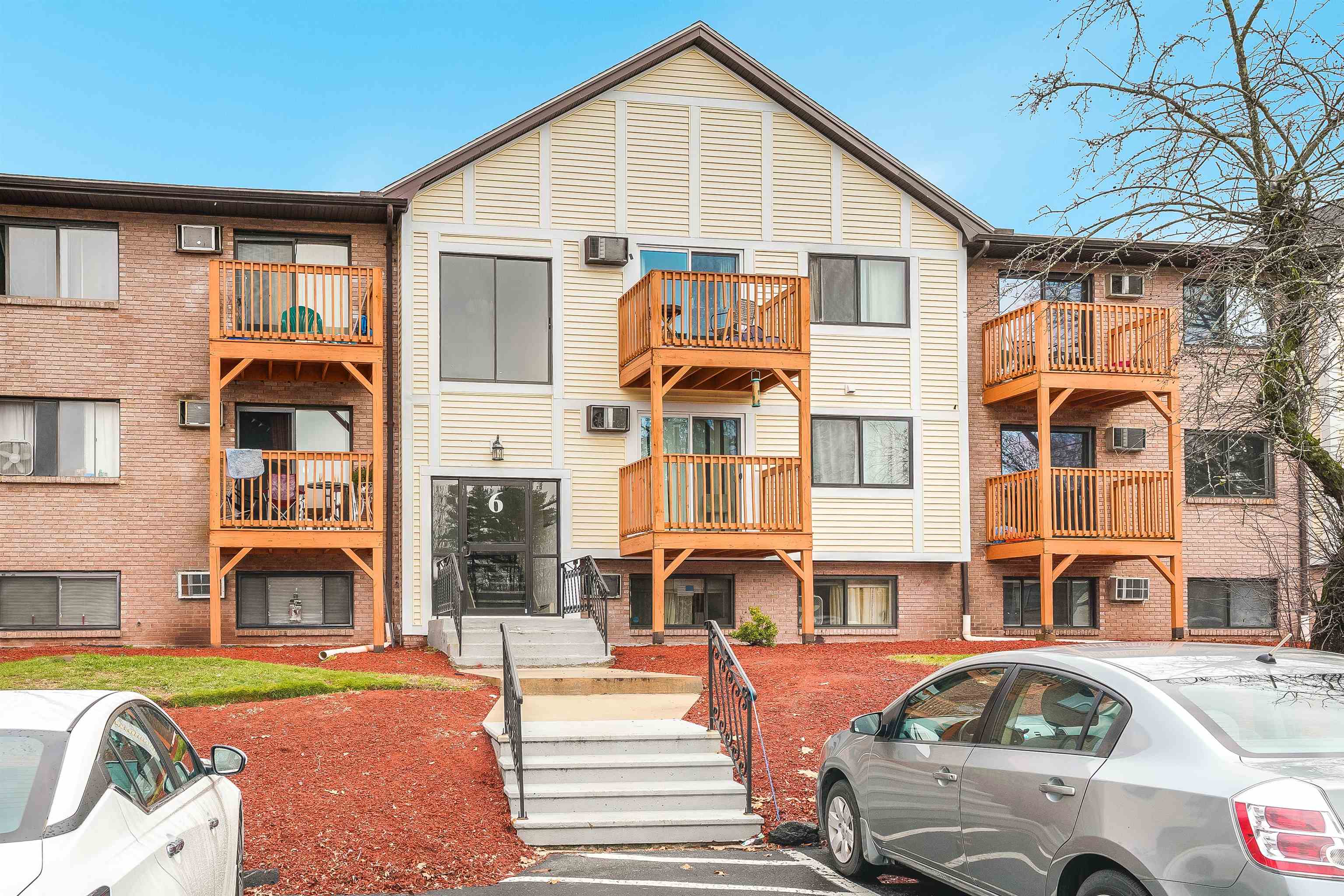 Homes for sale in Salem, NH | 6 Lancelot Ct #2, Salem, NH 03079 | MLS# 5071073