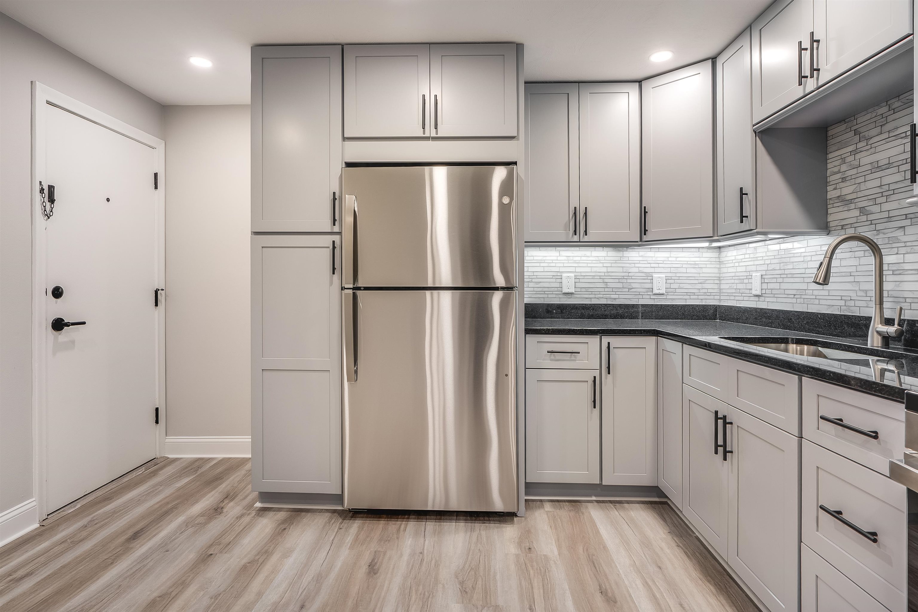 Homes for sale in Salem, NH | 6 Lancelot Ct #2, Salem, NH 03079 | MLS# 5071073