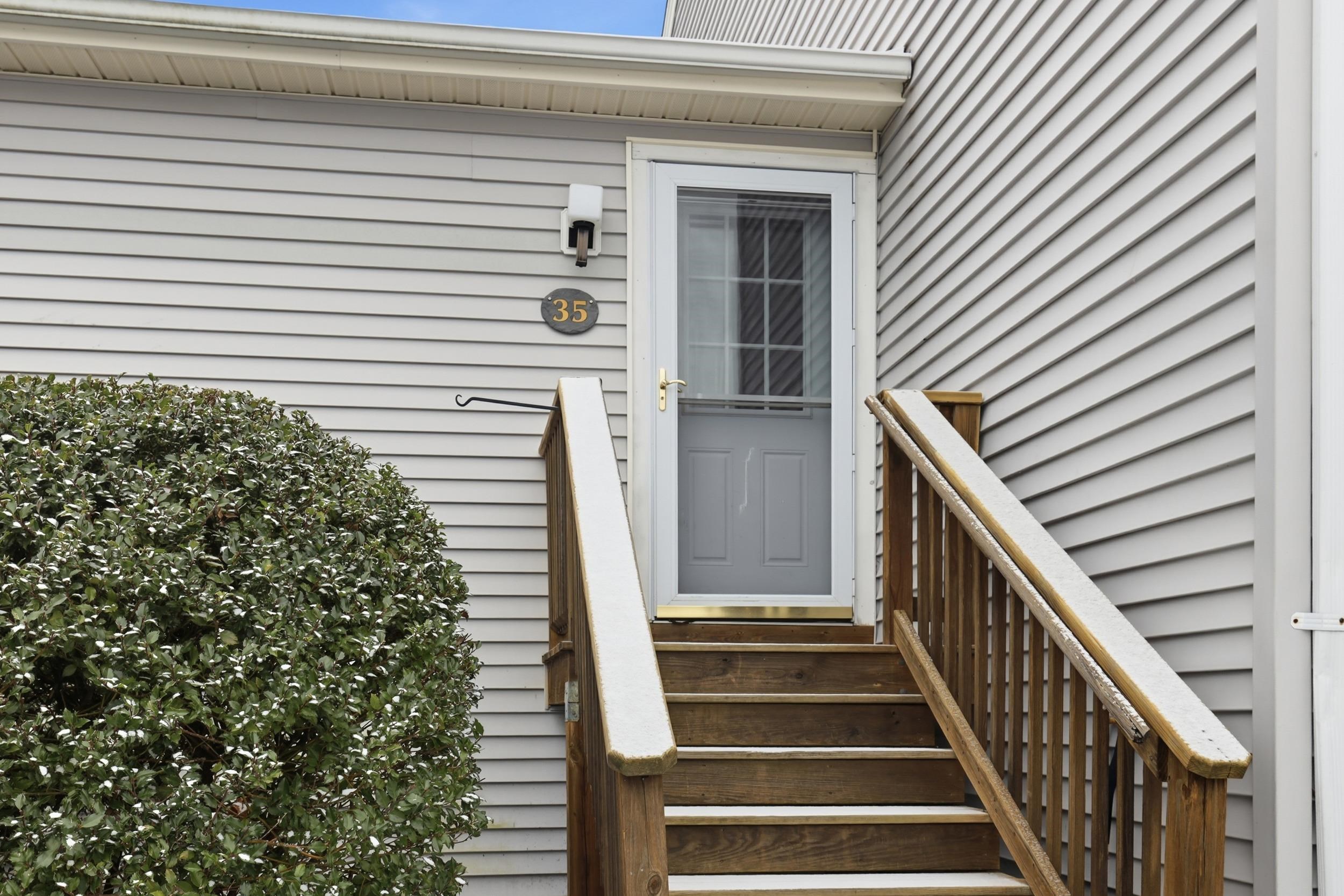 Homes for sale in Newmarket, NH | 35 Fieldstone Ests, Newmarket, NH 03857 | MLS# 5071141