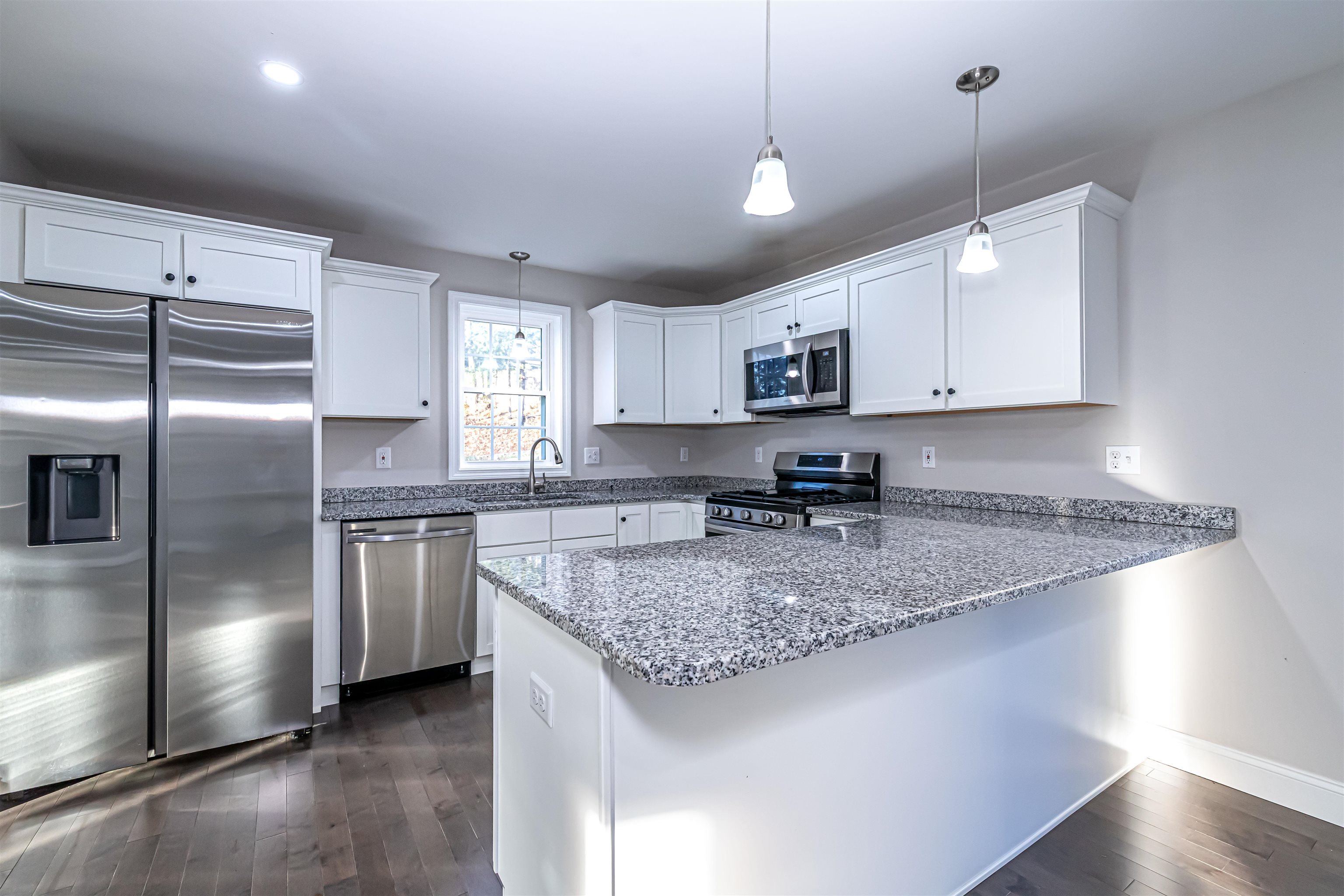 Homes for sale in Hudson, NH | 29 Derry St, Hudson, NH 03051 | MLS# 5071151