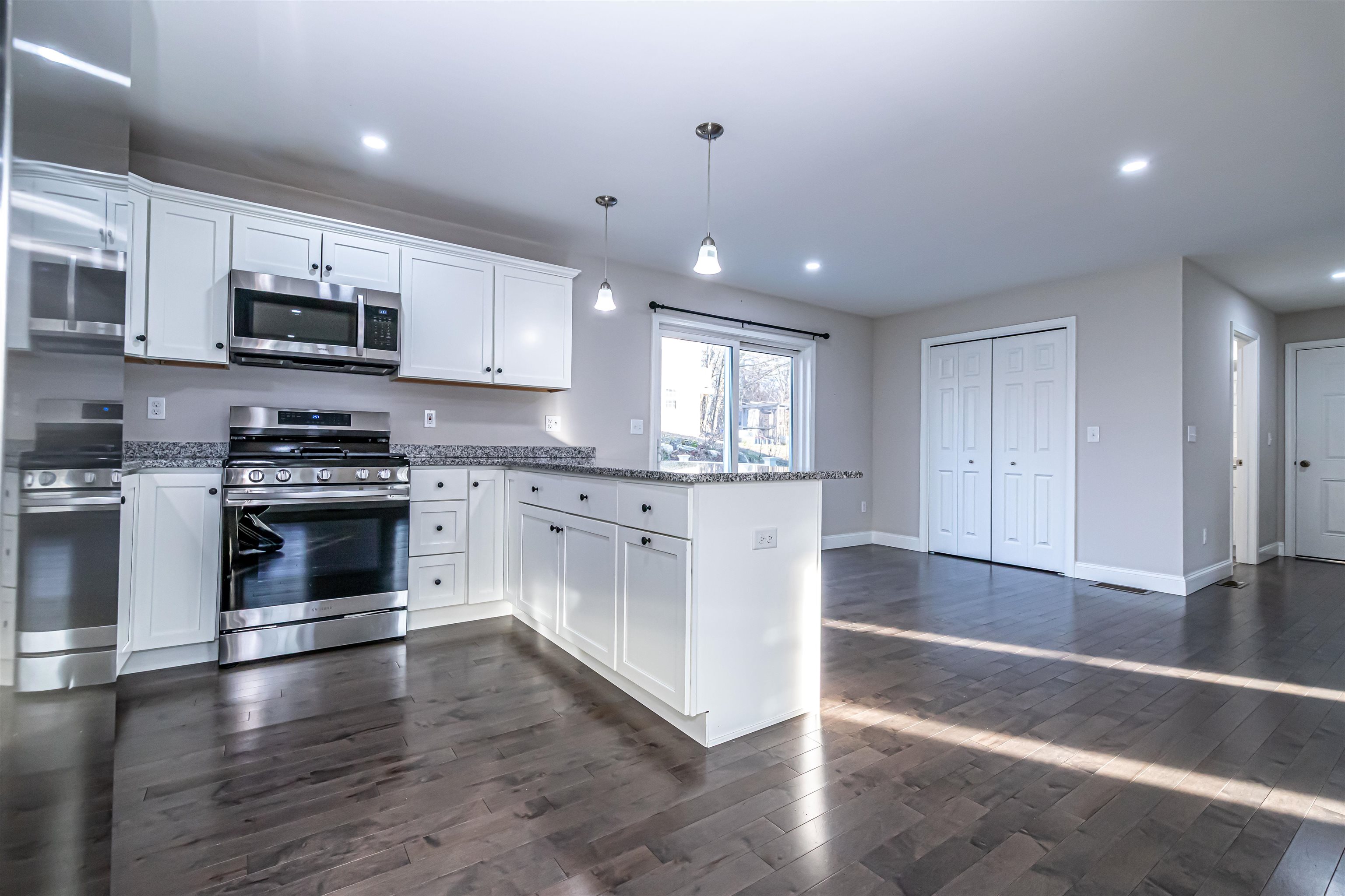 Homes for sale in Hudson, NH | 29 Derry St, Hudson, NH 03051 | MLS# 5071151