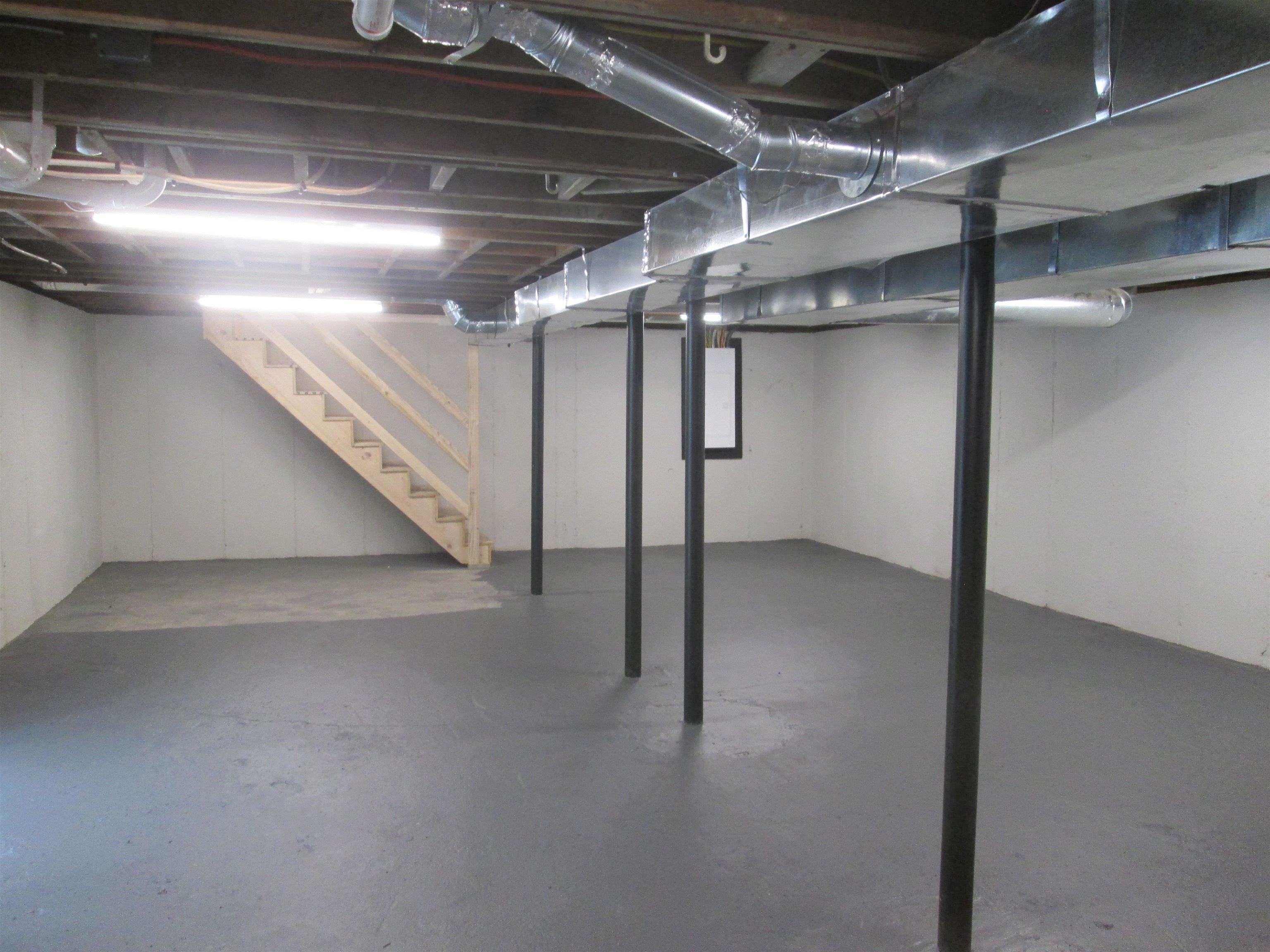 Homes for sale in Nottingham, NH | 12 Gerrish Dr, Nottingham, NH 03290 | MLS# 5071176