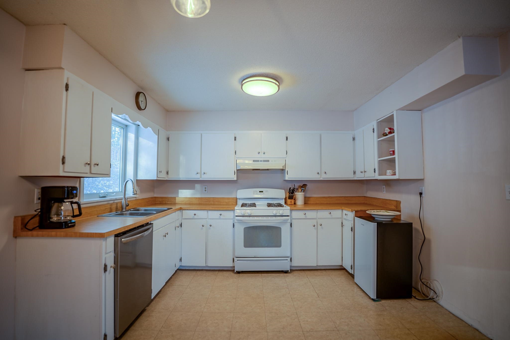 Homes for sale in Lyndon, VT | 138 Pine Ridge Cir, Lyndon, VT 05851 | MLS# 5071194