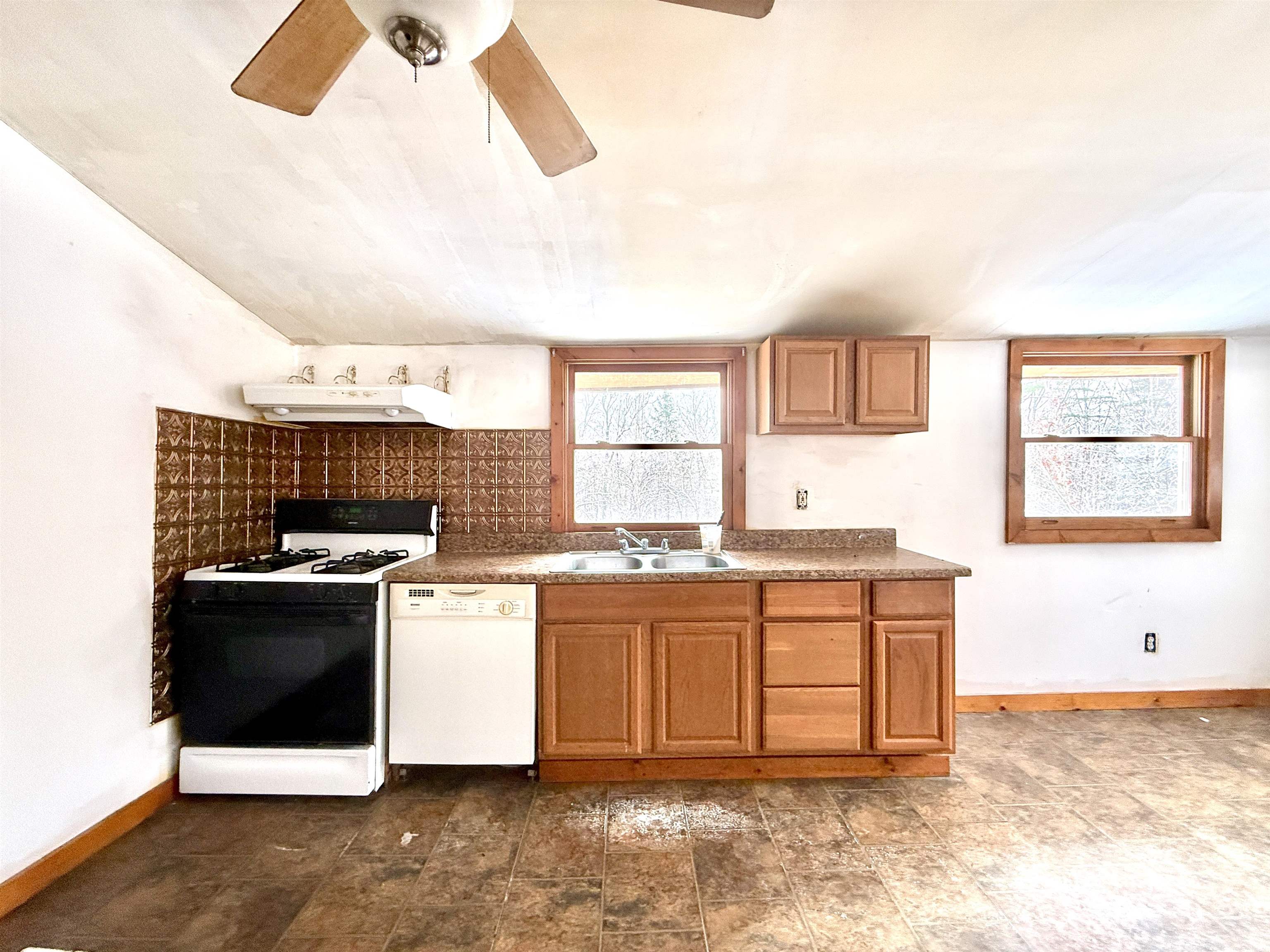 Homes for sale in Lunenburg, VT | 25 Maillet Rd, Lunenburg, VT 05906 | MLS# 5071199