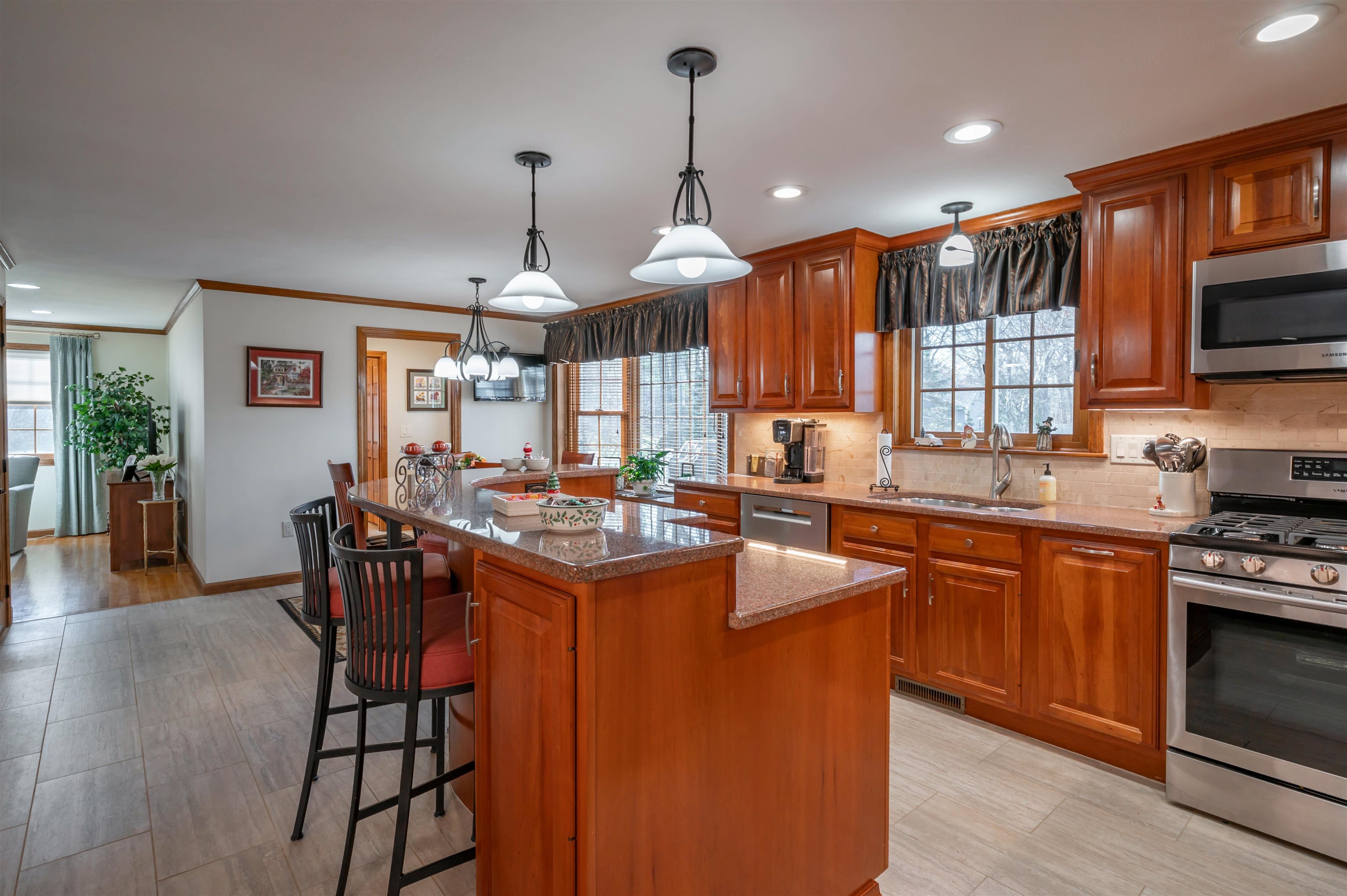 Homes for sale in Nashua, NH | 61 Spindlewick Dr, Nashua, NH 03062 | MLS# 5071206