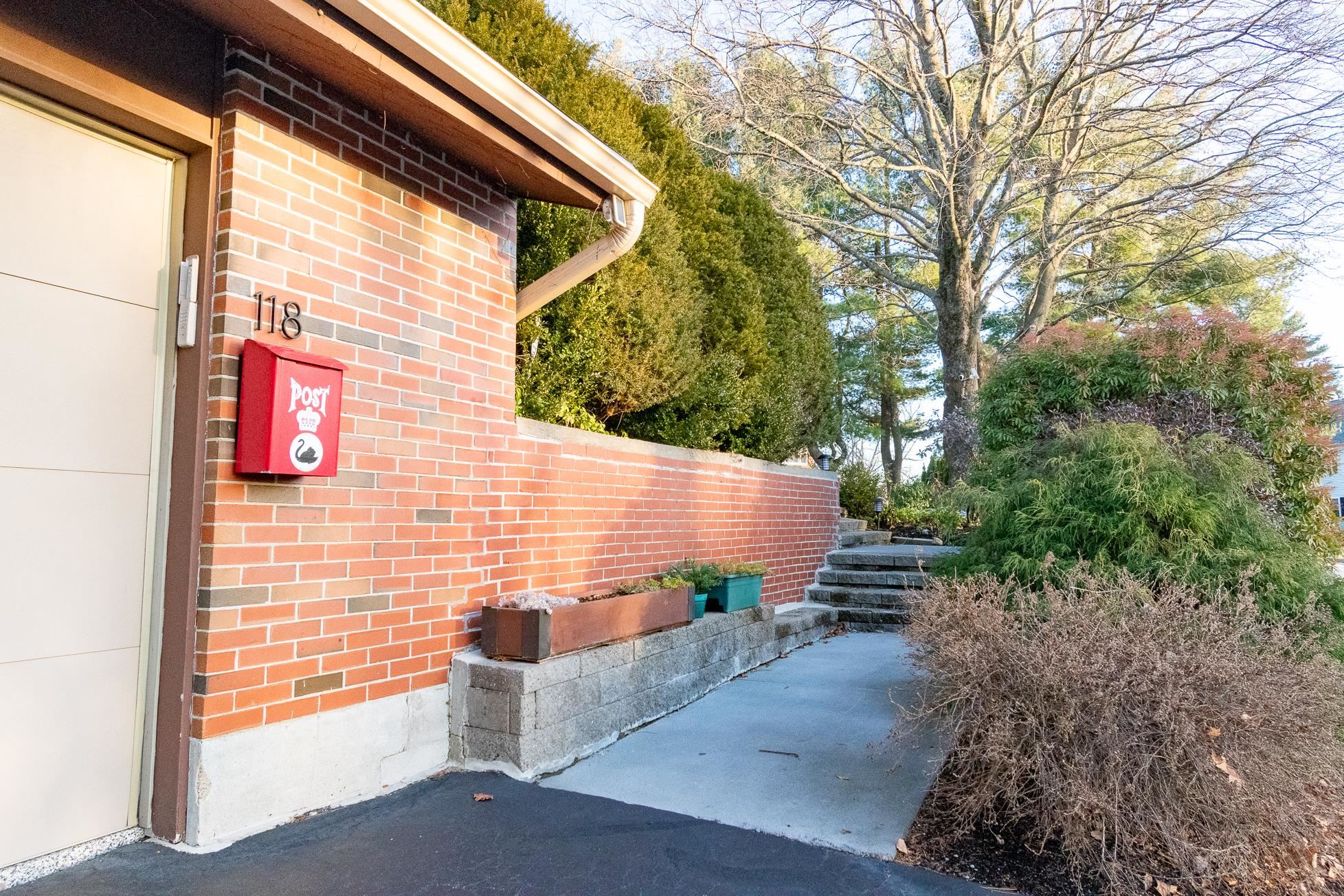 Homes for sale in Manchester, NH | 118 Madeline St, Manchester, NH 03104 | MLS# 5071212