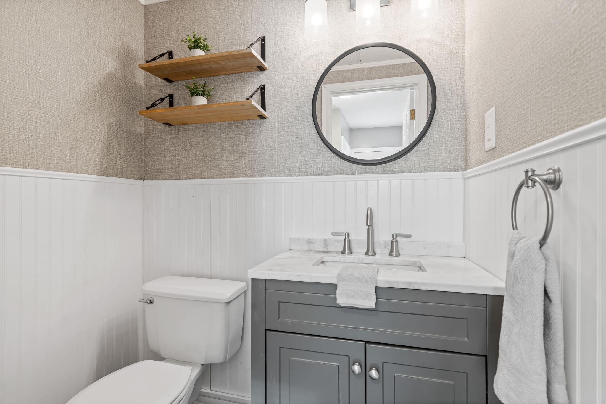 130 Golfview Dr, Manchester, NH 03102