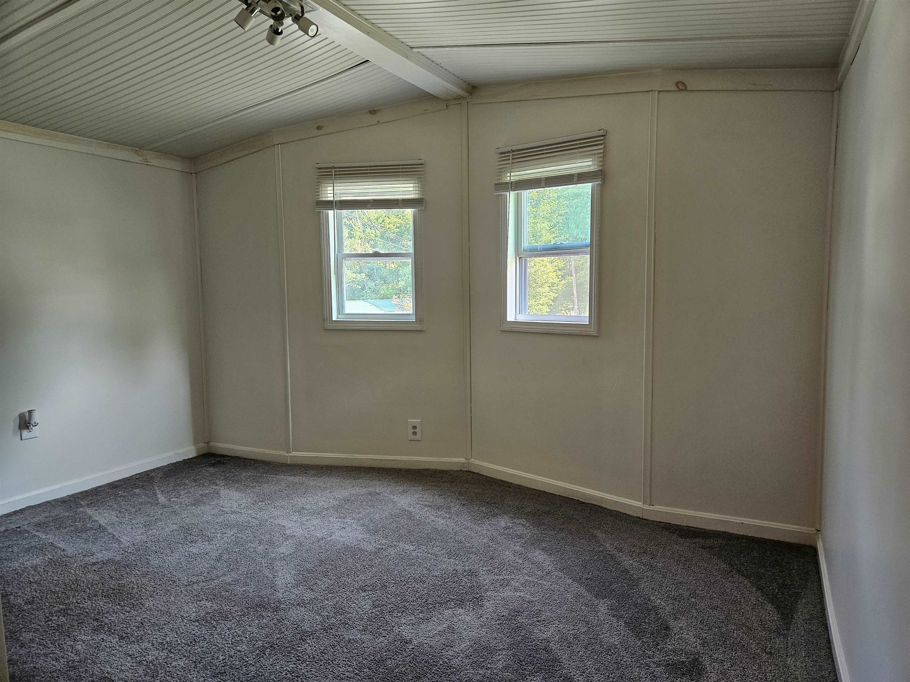 1025 Mountainview Ave, Charlestown, NH 03603