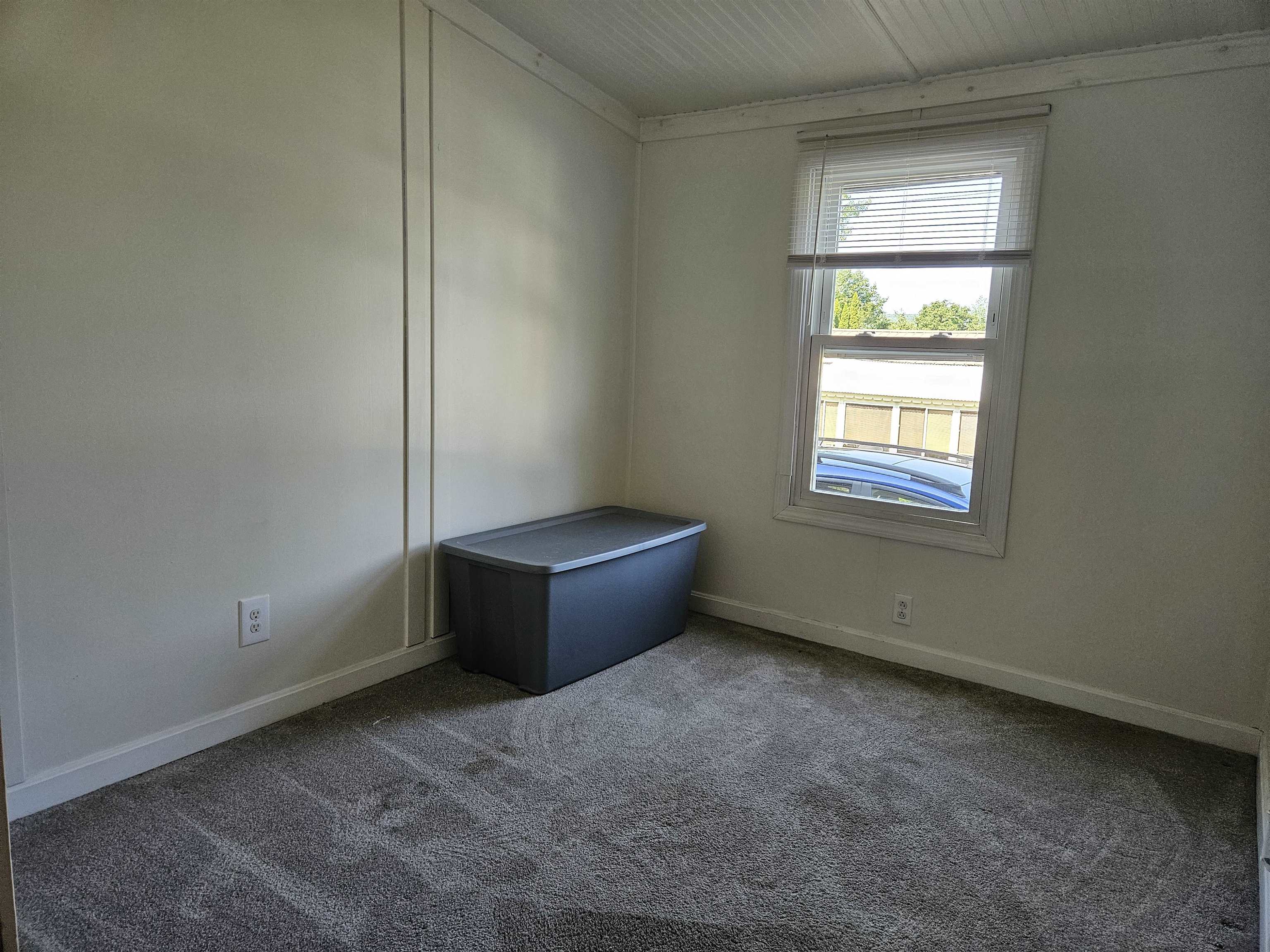 1025 Mountainview Ave, Charlestown, NH 03603