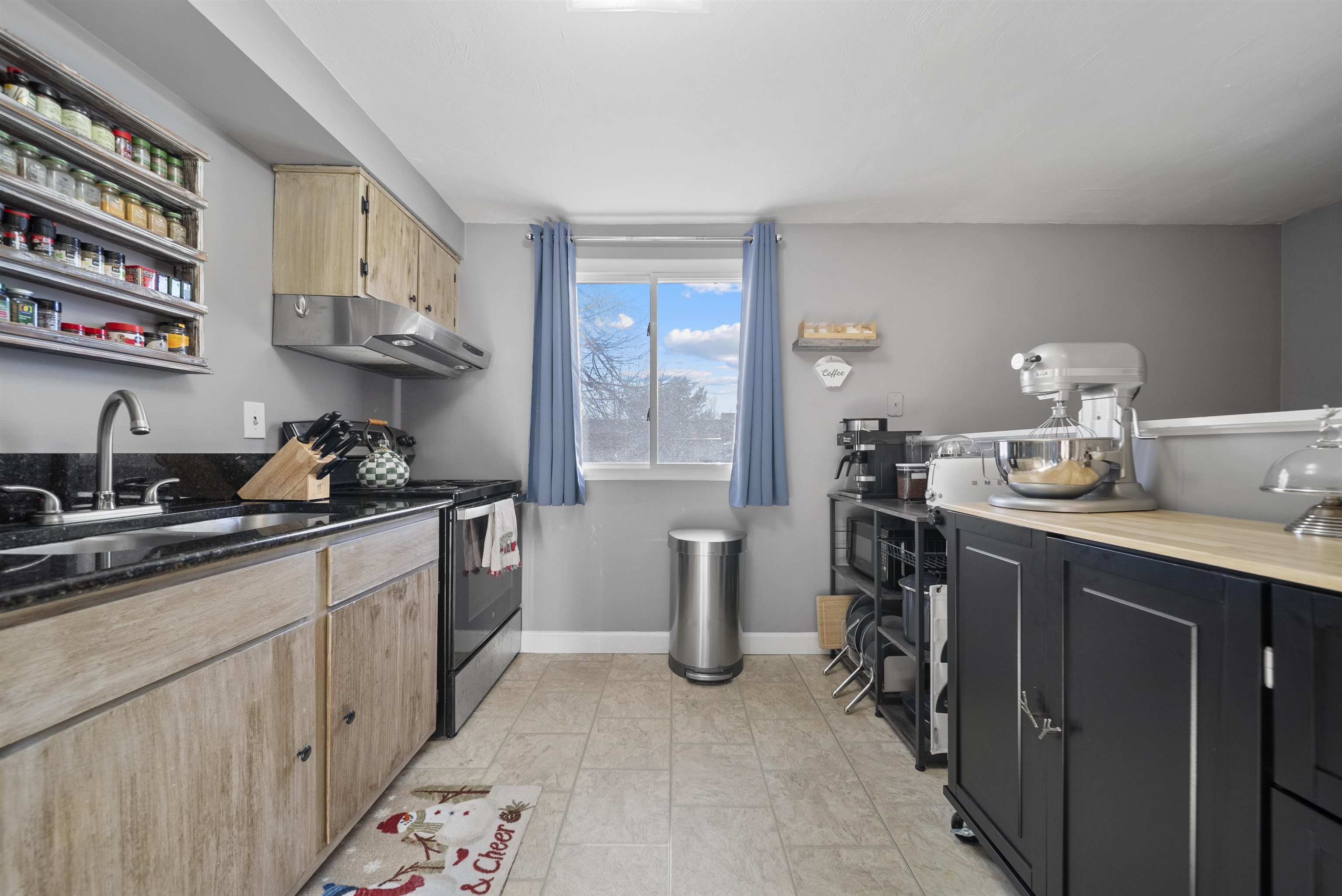 Homes for sale in Manchester, NH | 905 Mammoth Rd #10, Manchester, NH 03104 | MLS# 5071287