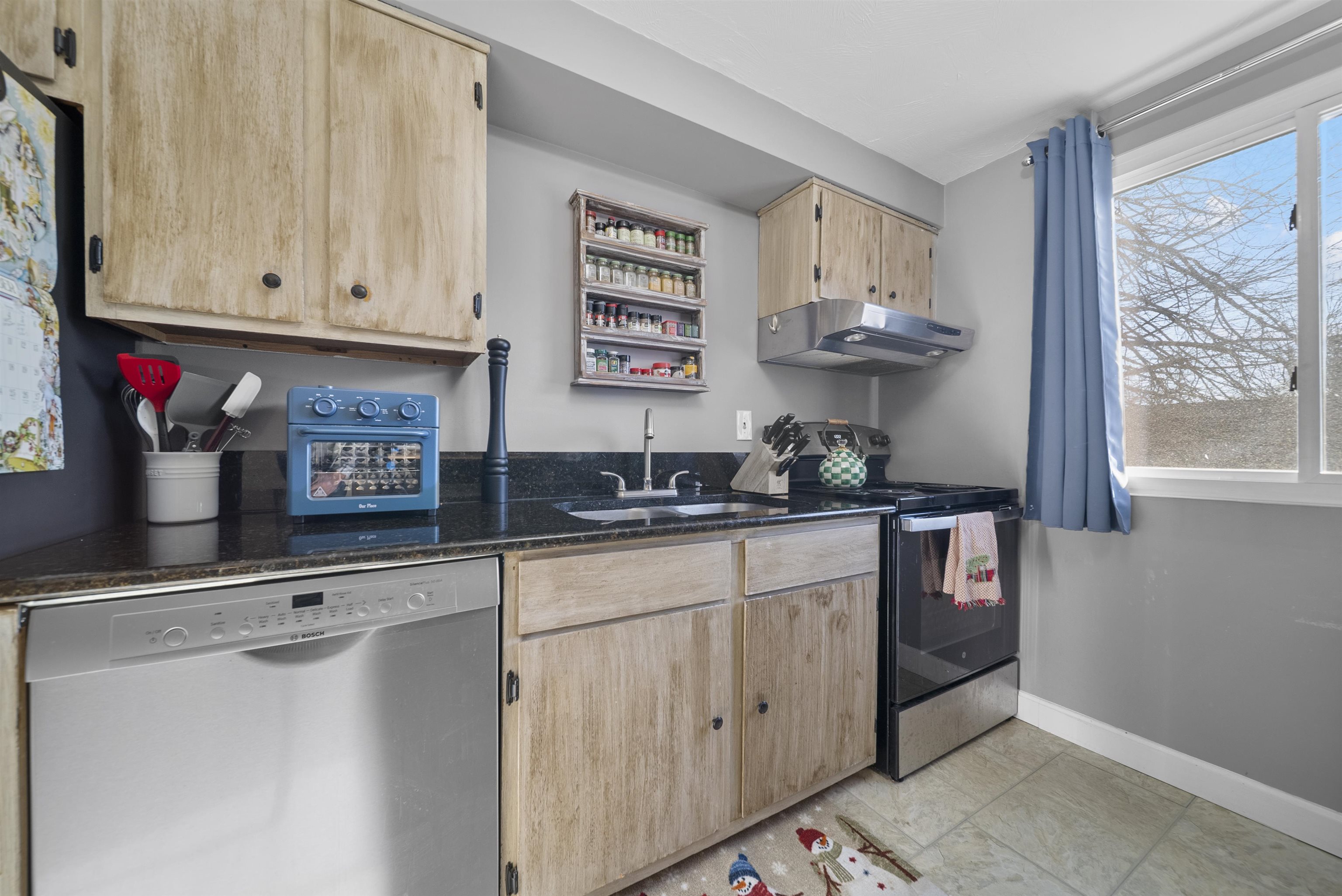 Homes for sale in Manchester, NH | 905 Mammoth Rd #10, Manchester, NH 03104 | MLS# 5071287