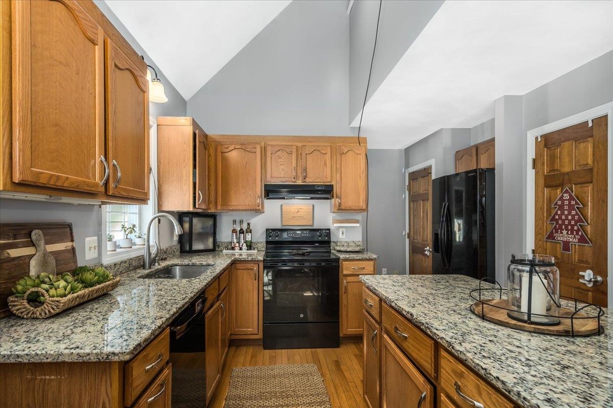 Homes for sale in Hooksett, NH | 29 Dale Rd, Hooksett, NH 03106 | MLS# 5071327