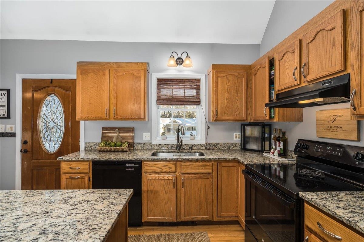 Homes for sale in Hooksett, NH | 29 Dale Rd, Hooksett, NH 03106 | MLS# 5071327