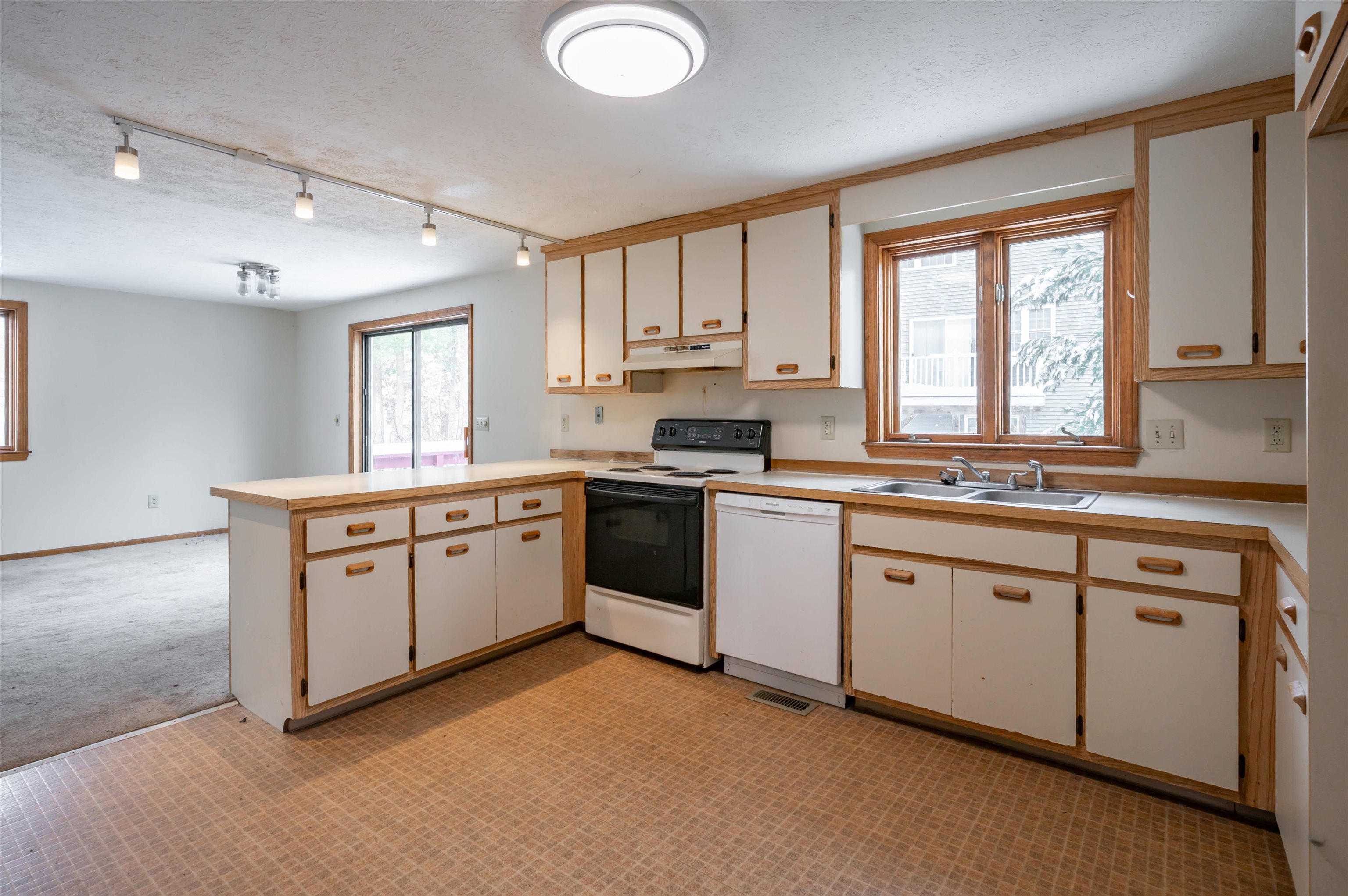 Homes for sale in Nashua, NH | 11 Norma Dr, Nashua, NH 03062 | MLS# 5071332