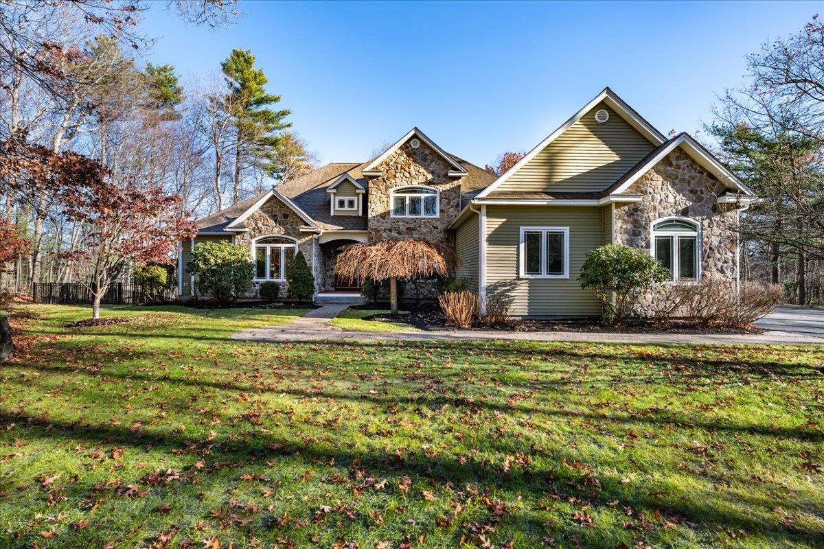 Homes for sale in Hooksett, NH | 10 Northview Ter, Hooksett, NH 03106 | MLS# 5071375