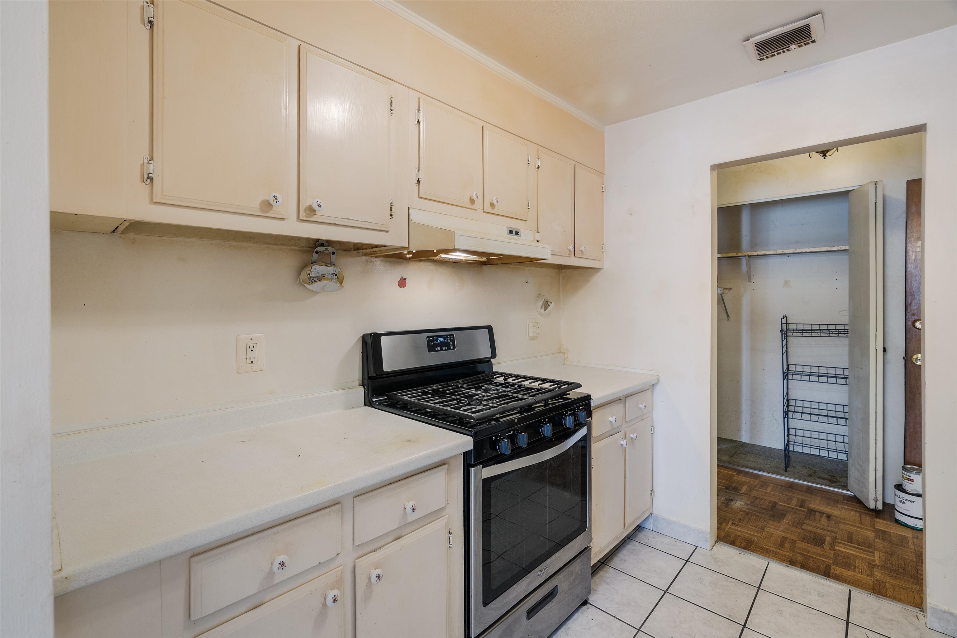 Homes for sale in Nashua, NH | 5 Louisburg Sq #11, Nashua, NH 03060 | MLS# 5071418