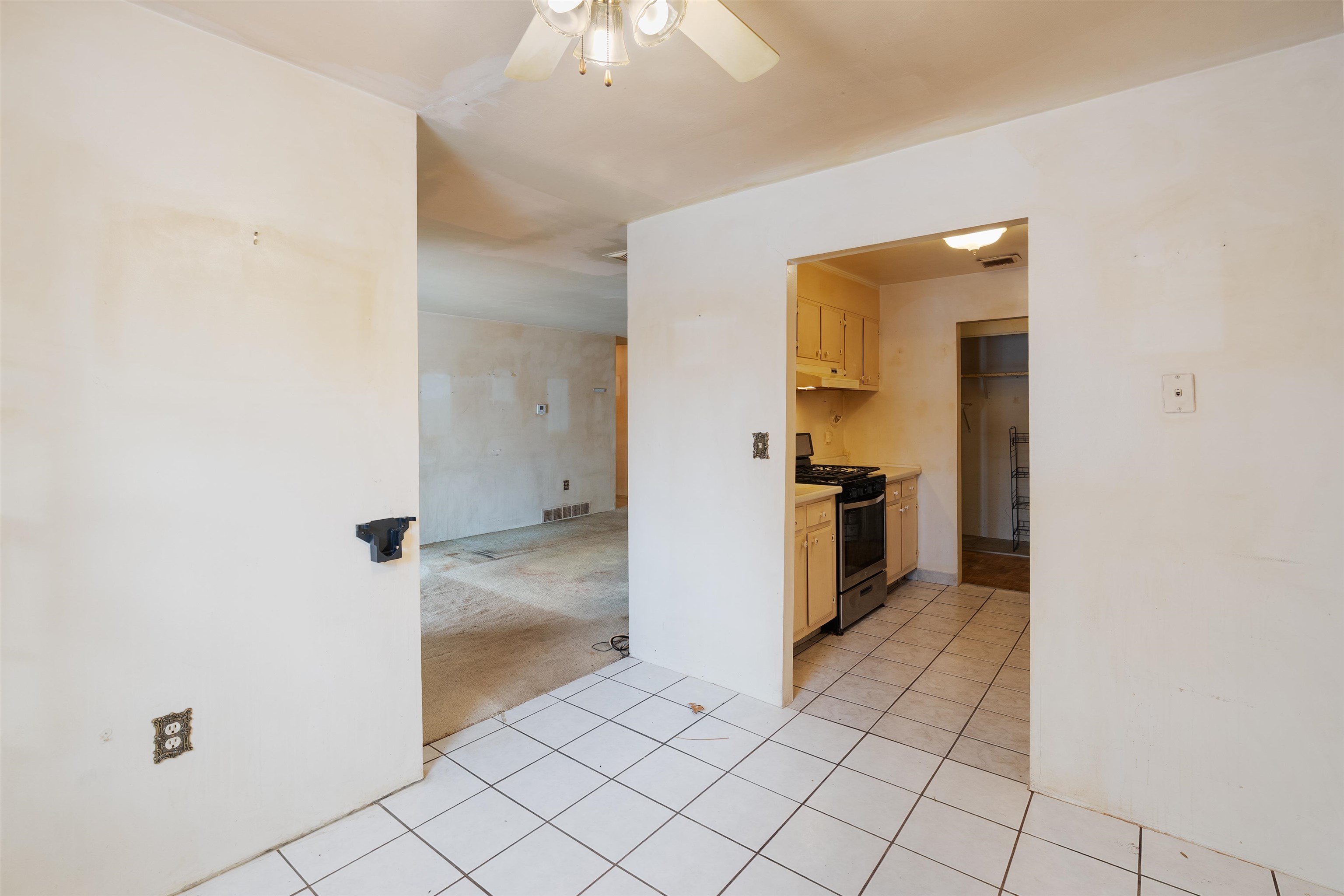 Homes for sale in Nashua, NH | 5 Louisburg Sq #11, Nashua, NH 03060 | MLS# 5071418