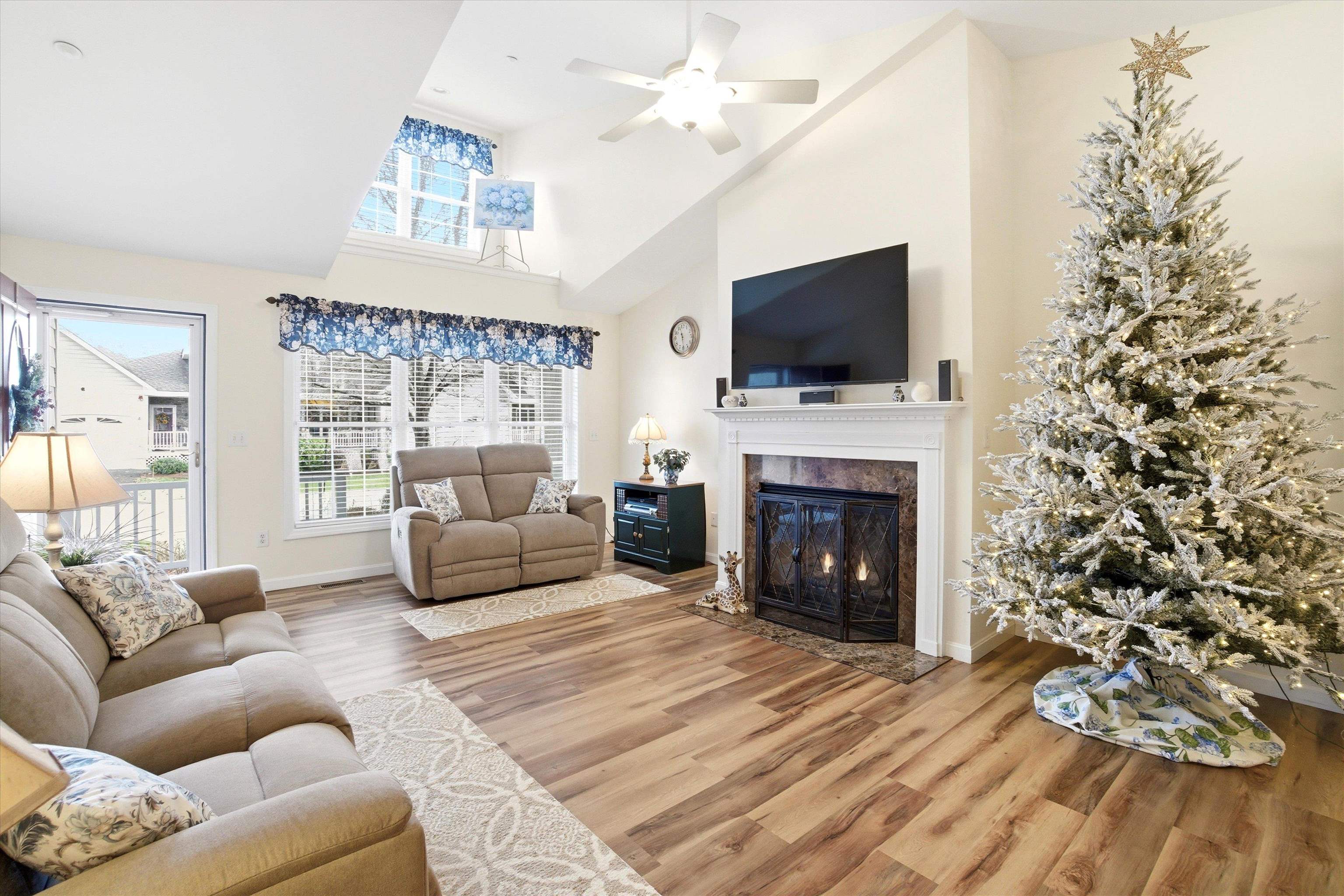 Homes for sale in Hudson, NH | 9 Doveton Ln #B, Hudson, NH 03051 | MLS# 5071454