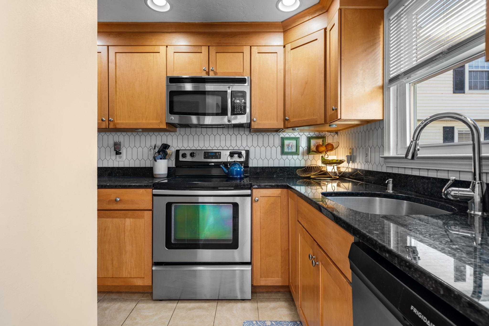 Homes for sale in Manchester, NH | 50 Edward J Roy Dr #10, Manchester, NH 03104 | MLS# 5071608