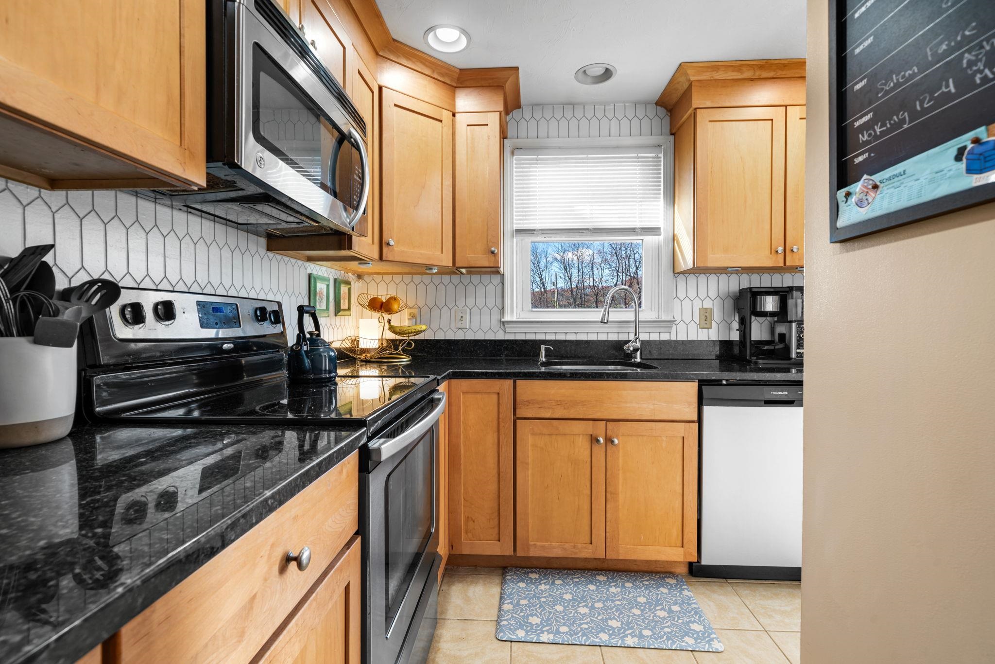 Homes for sale in Manchester, NH | 50 Edward J Roy Dr #10, Manchester, NH 03104 | MLS# 5071608