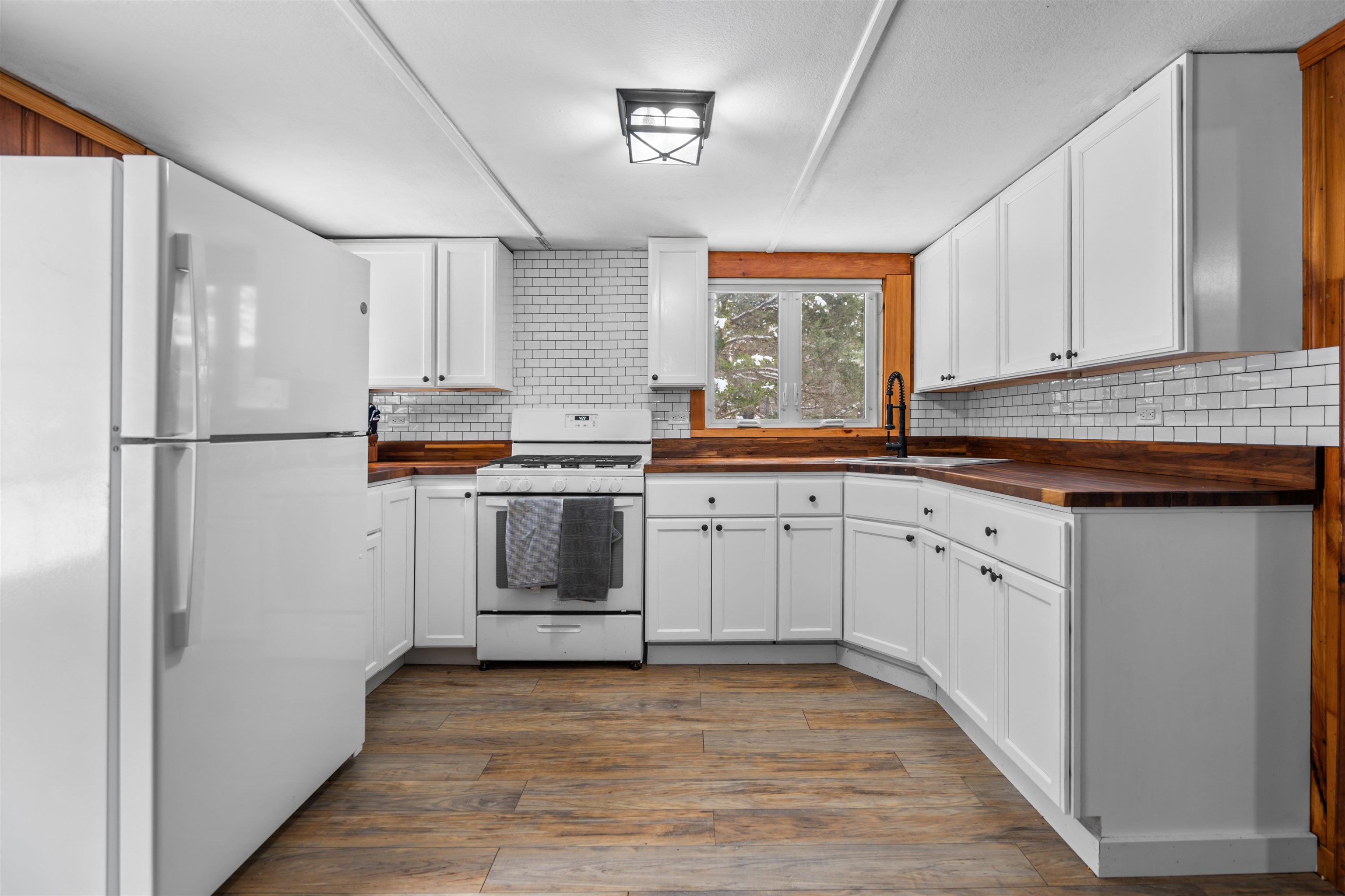 Homes for sale in Deerfield, NH | 23 Hammond Rd, Deerfield, NH 03037 | MLS# 5071642