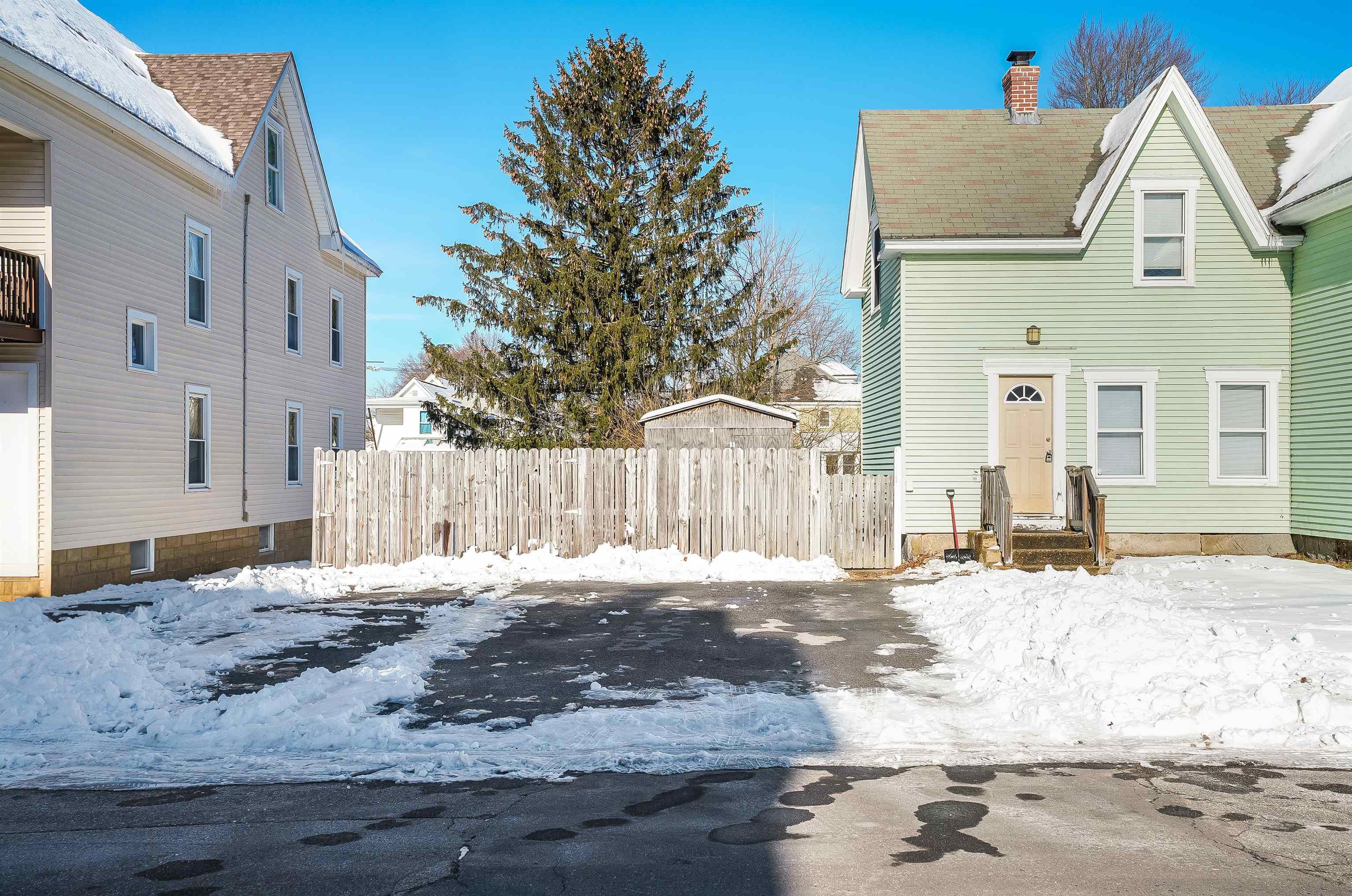 Homes for sale in Manchester, NH | 832 Clay St, Manchester, NH 03103 | MLS# 5071682