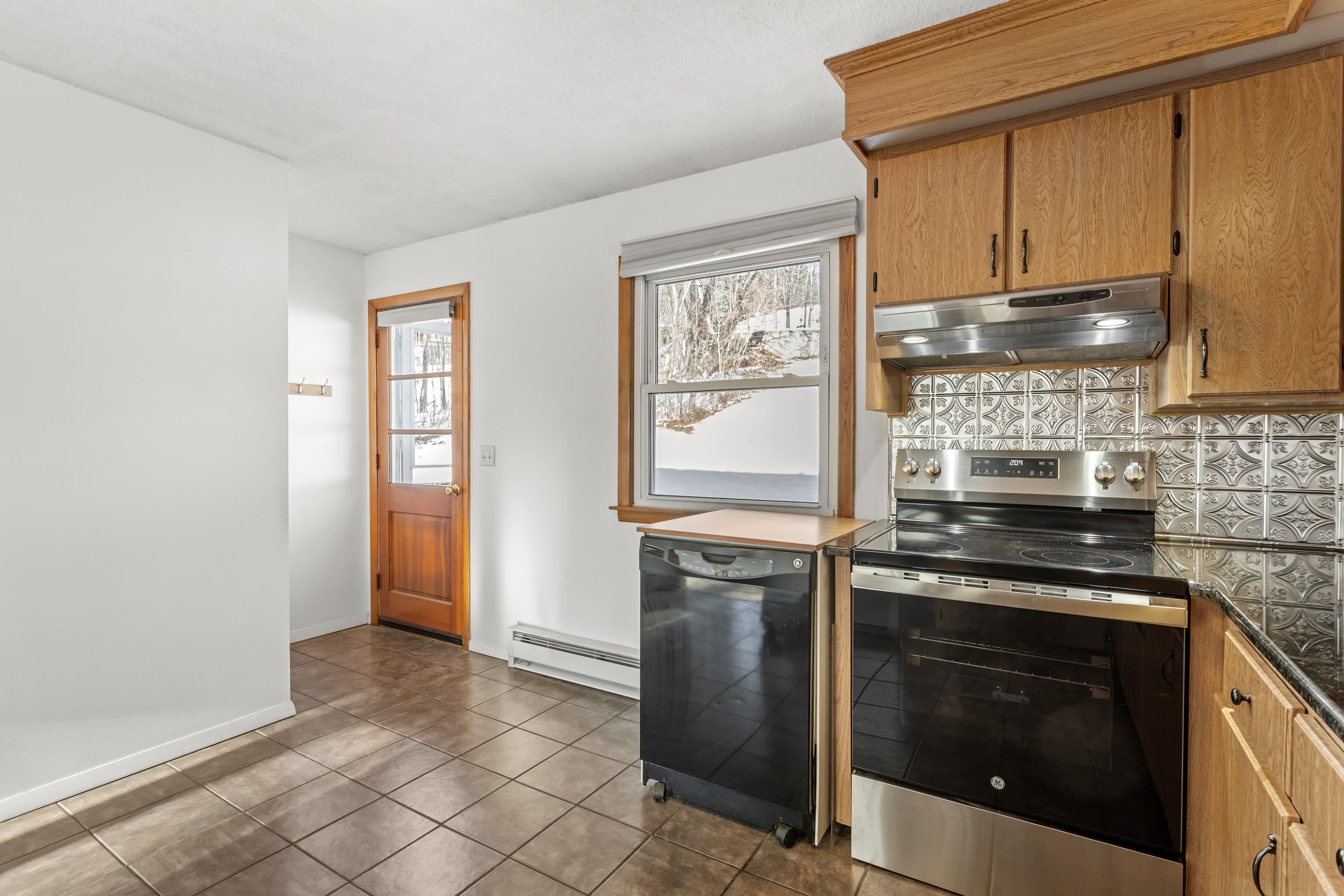 5 Kinne St, Lebanon, NH 03766