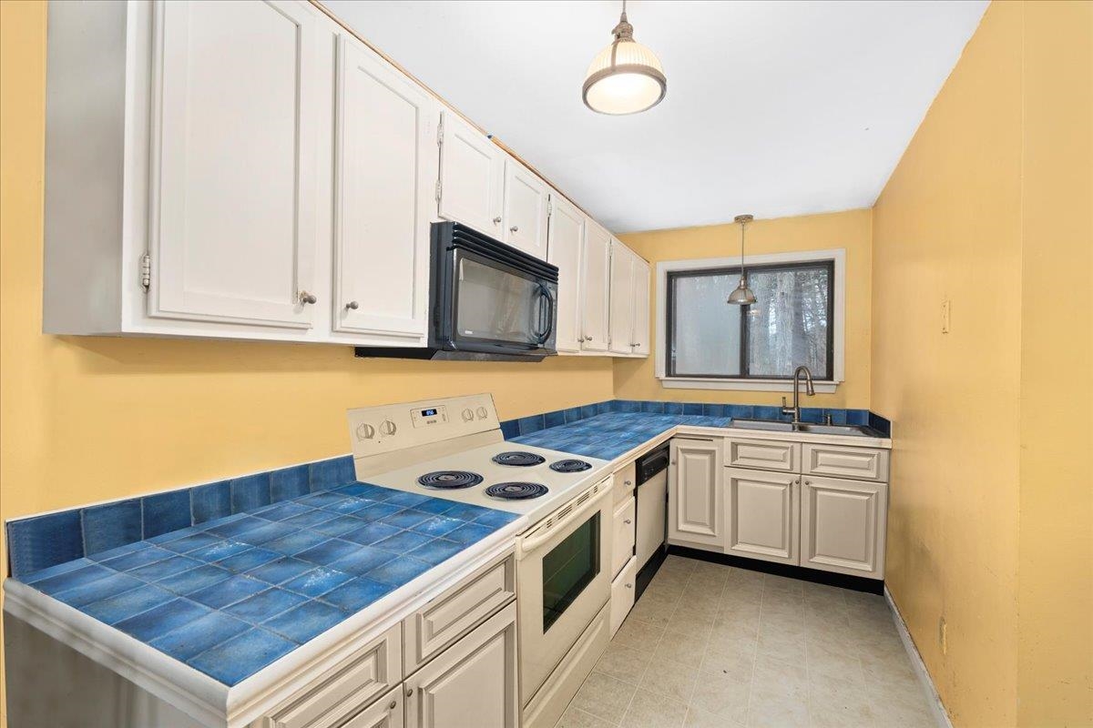 Homes for sale in Hampton, NH | 27 Dunvegan Woods Dr, Hampton, NH 03842 | MLS# 5071872