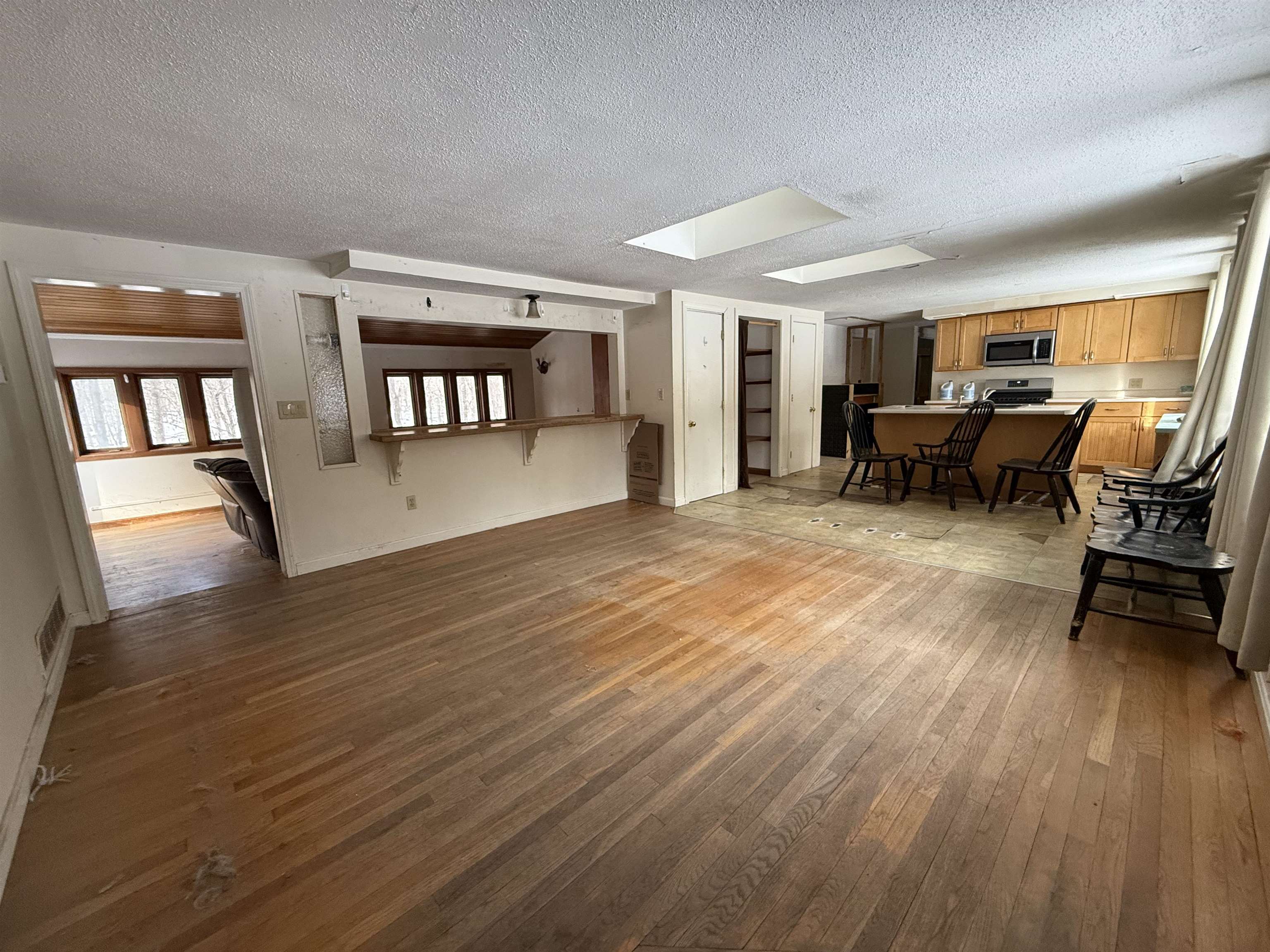 Homes for sale in New Boston, NH | 256 Middle Branch Rd, New Boston, NH 03070 | MLS# 5071889