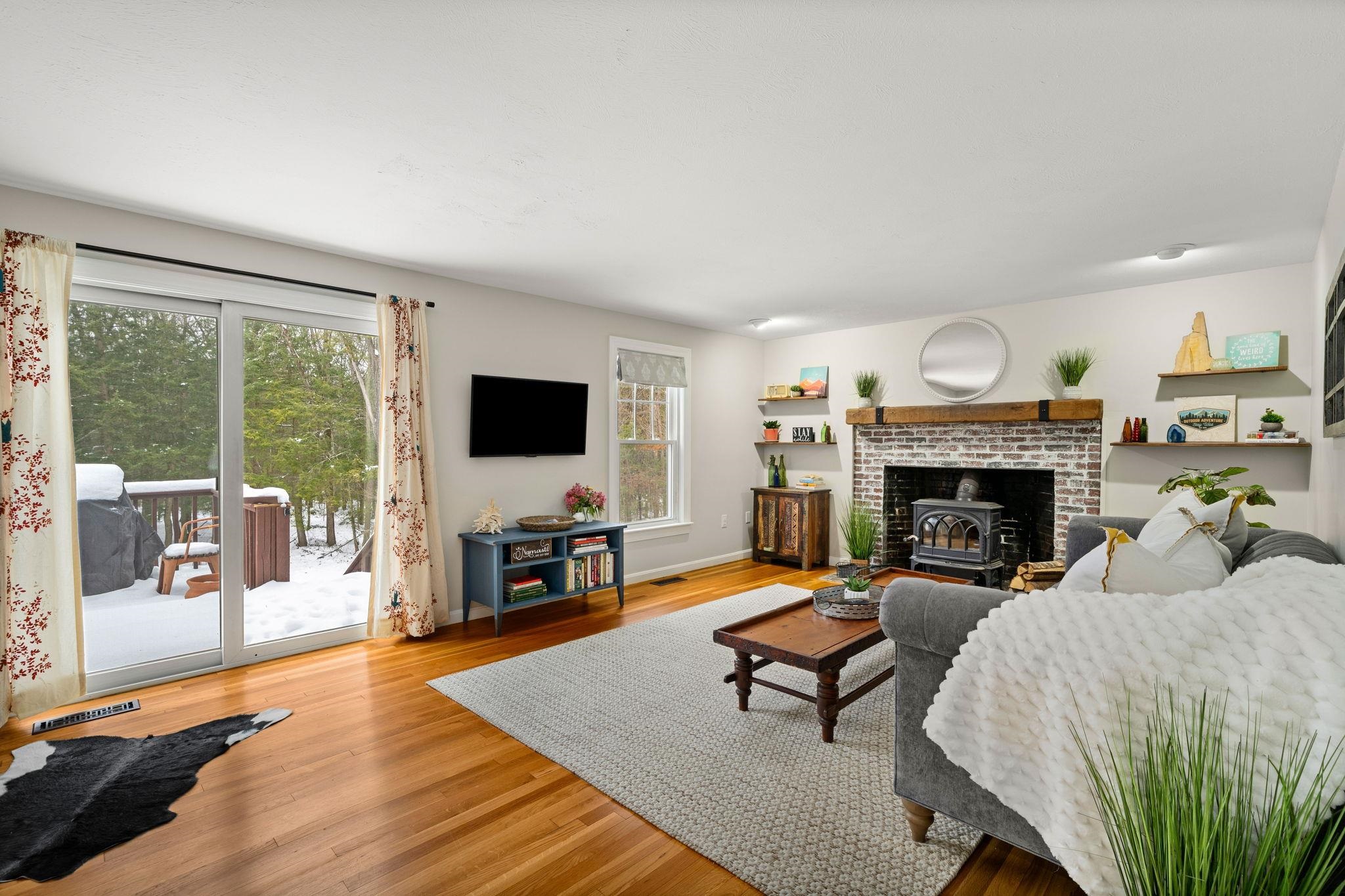 Homes for sale in Bedford, NH | 17 Oriole Dr, Bedford, NH 03110 | MLS# 5071931