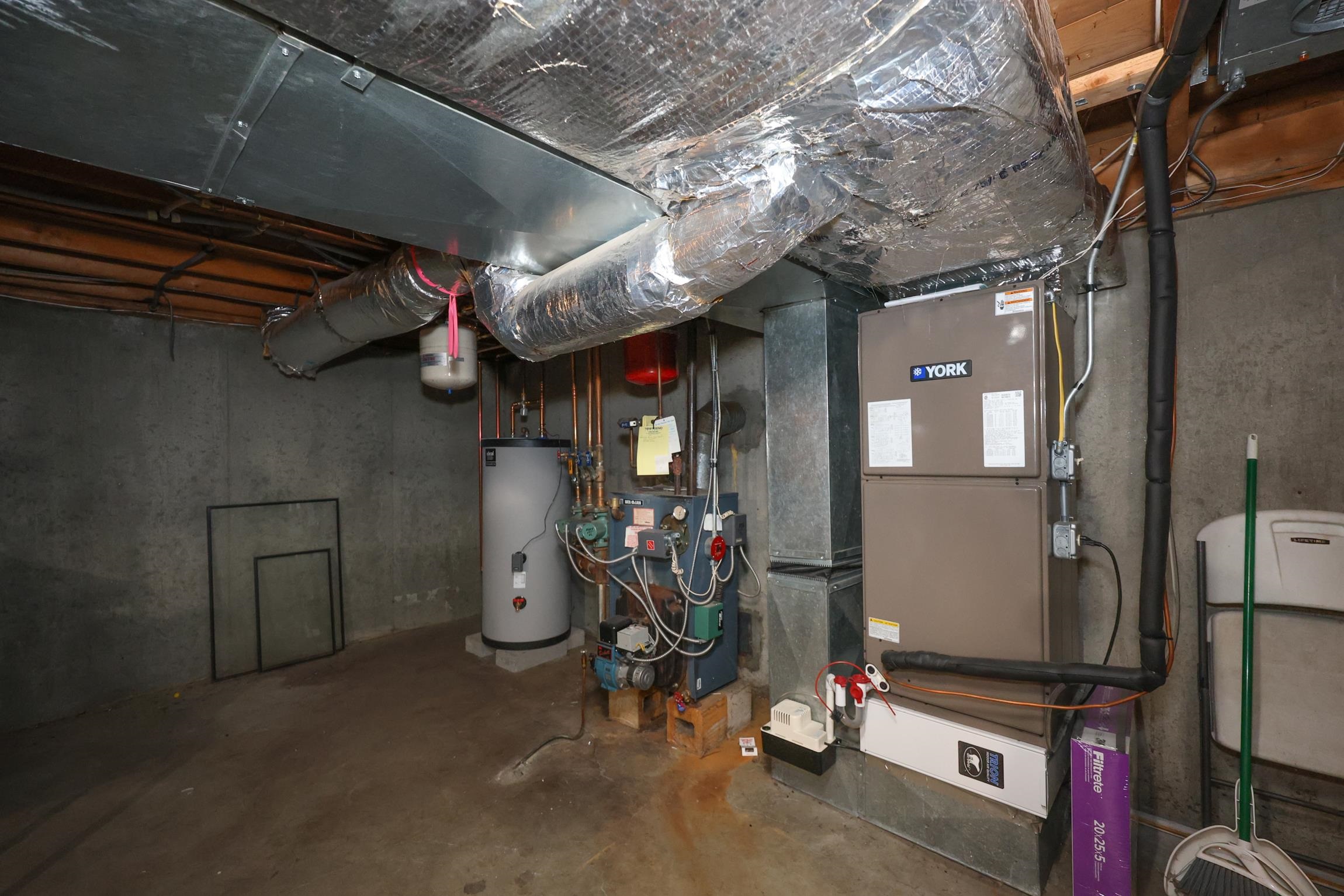 Homes for sale in Manchester, NH | 135 Pepperidge Dr, Manchester, NH 03103 | MLS# 5071975