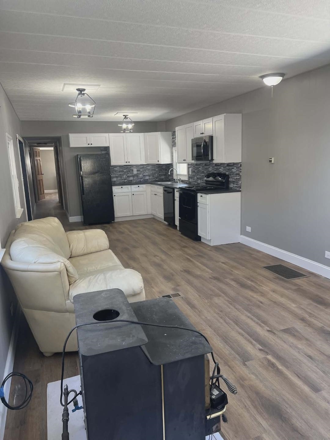 Homes for sale in Exeter, NH | 208 Robin Hood Dr, Exeter, NH 03833 | MLS# 5072108