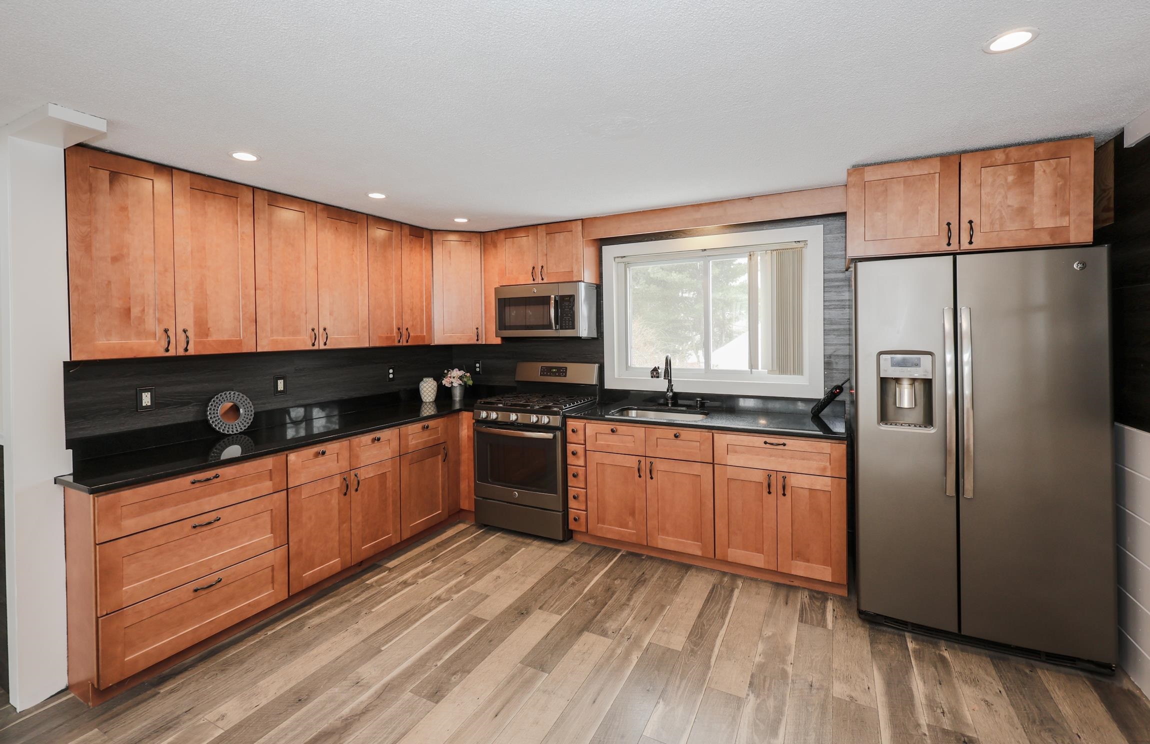 Homes for sale in Hudson, NH | 4 E St, Hudson, NH 03051 | MLS# 5072121