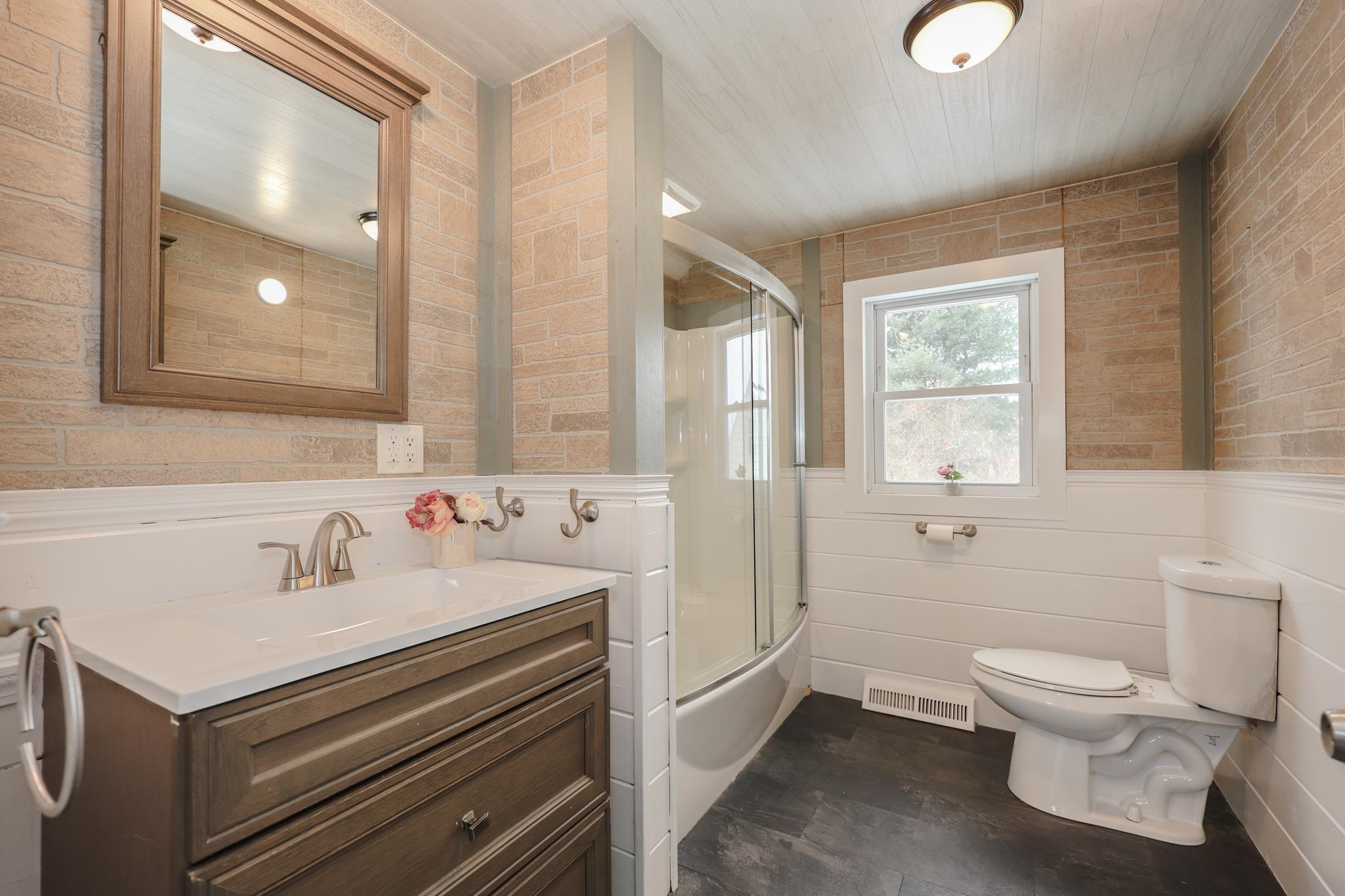 Homes for sale in Hudson, NH | 4 E St, Hudson, NH 03051 | MLS# 5072121