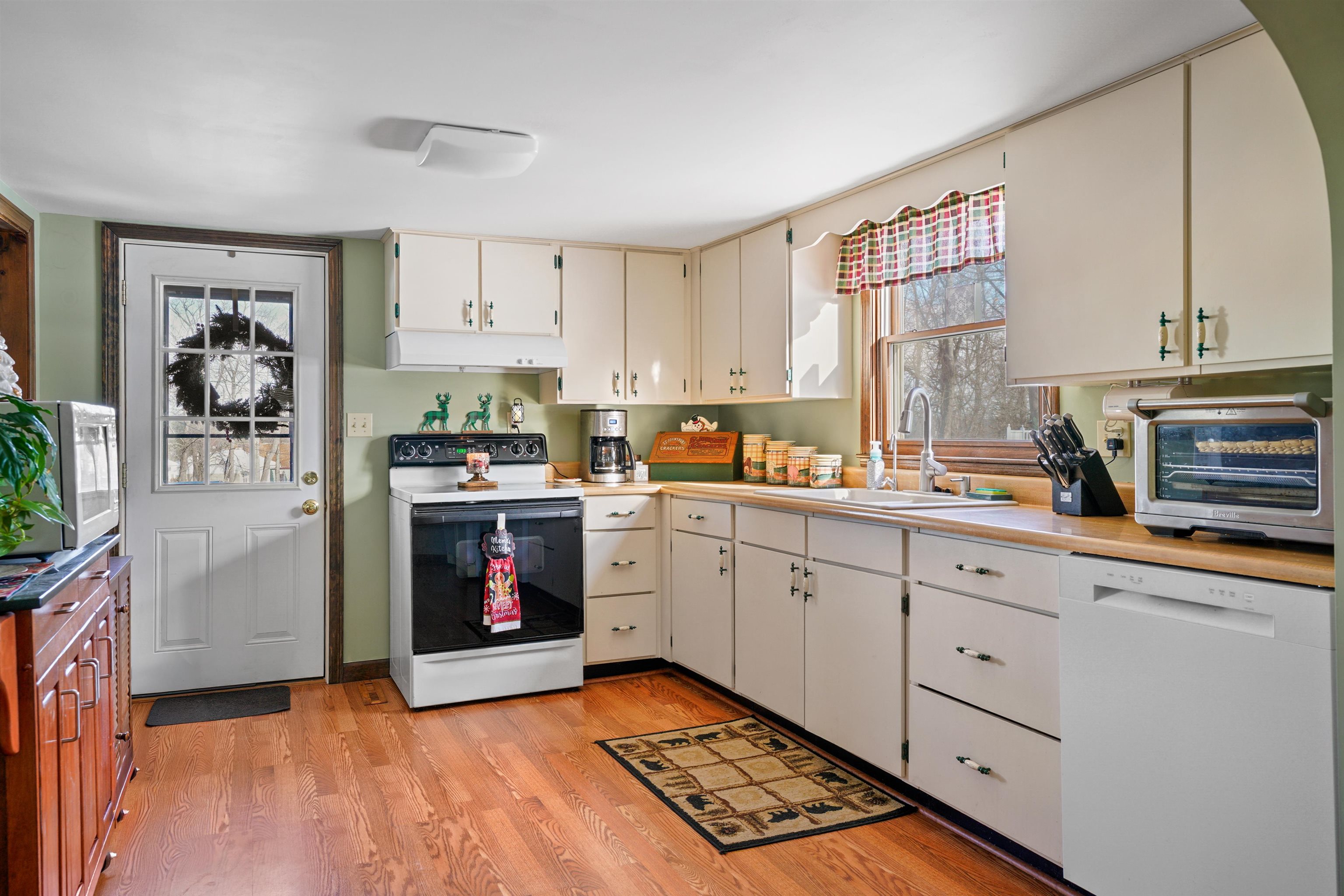 Homes for sale in Goffstown, NH | 31 Libbey St, Goffstown, NH 03102 | MLS# 5072164