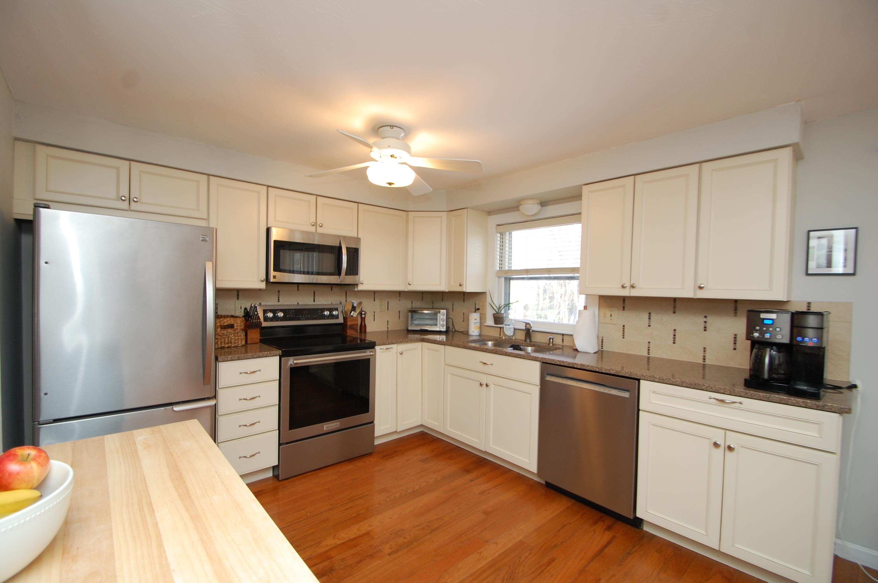 Homes for sale in Bedford, NH | 8 Teaberry Ln, Bedford, NH 03110 | MLS# 5072215