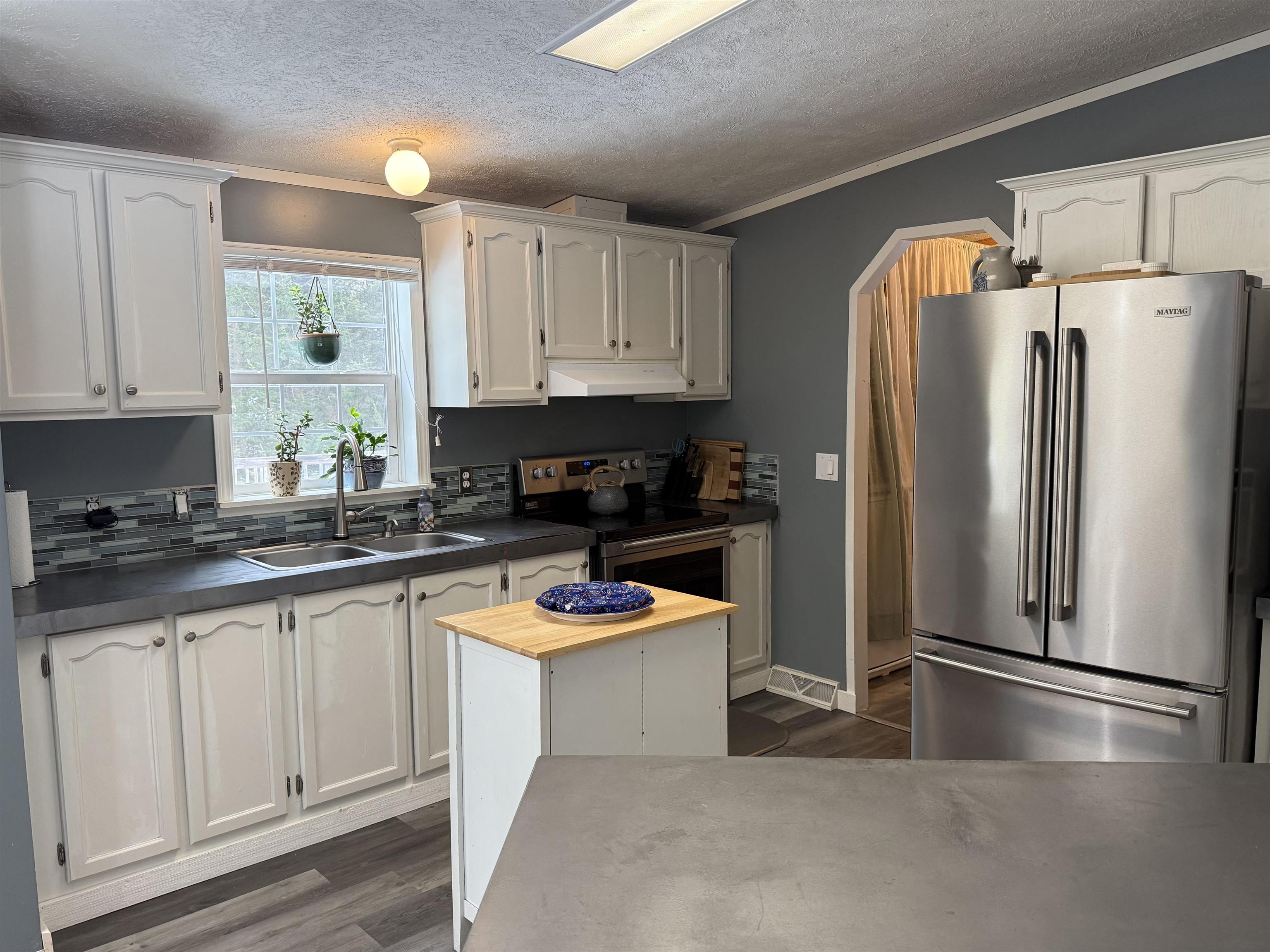 Homes for sale in Vernon, VT | 85 Breezy Acres Dr, Vernon, VT 05354 | MLS# 5072243