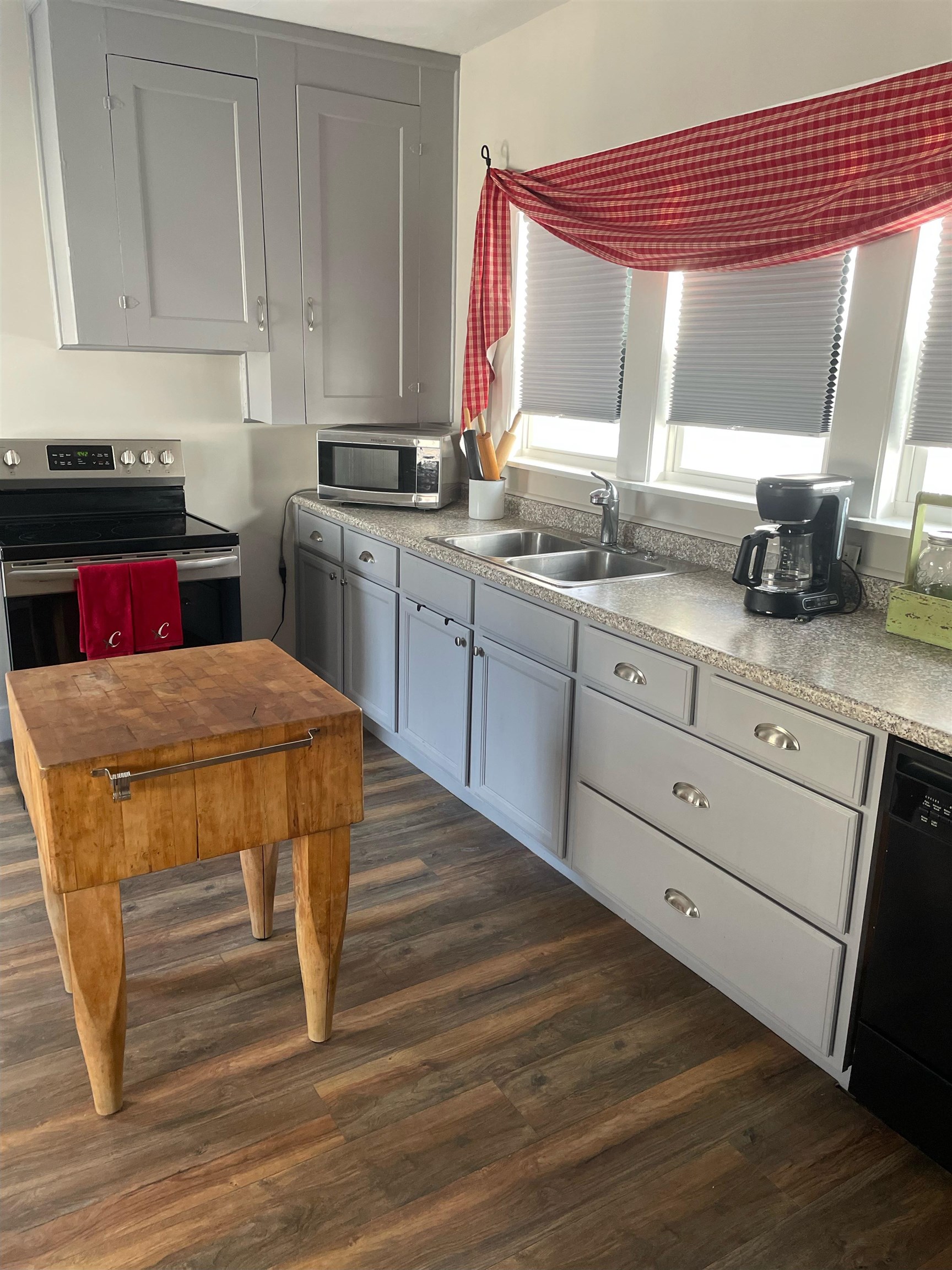 Homes for sale in Rochester, NH | 12 Orchard St, Rochester, NH 03036 | MLS# 5072328