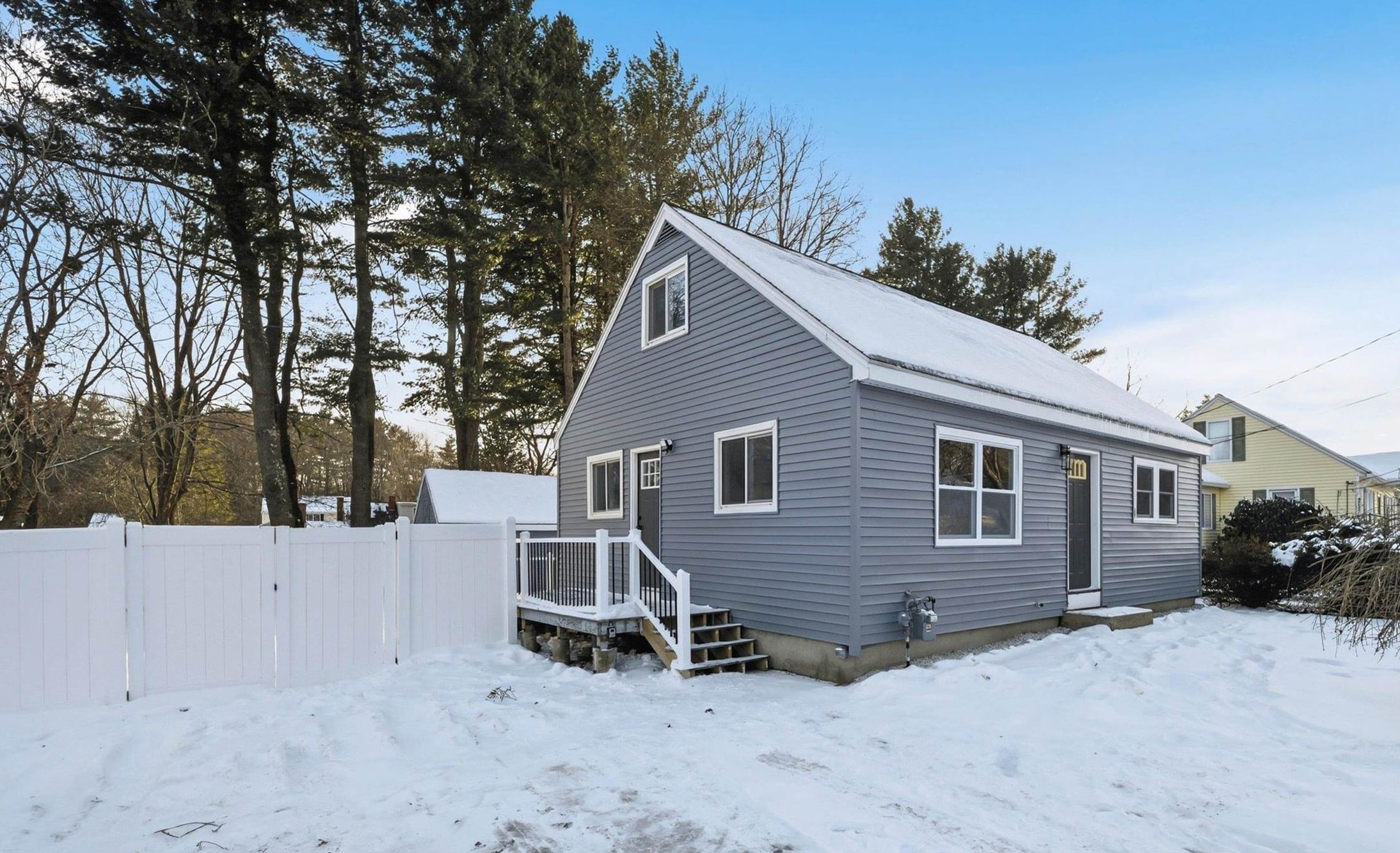 Homes for sale in Manchester, NH | 1093 Cilley Rd, Manchester, NH 03103 | MLS# 5072345