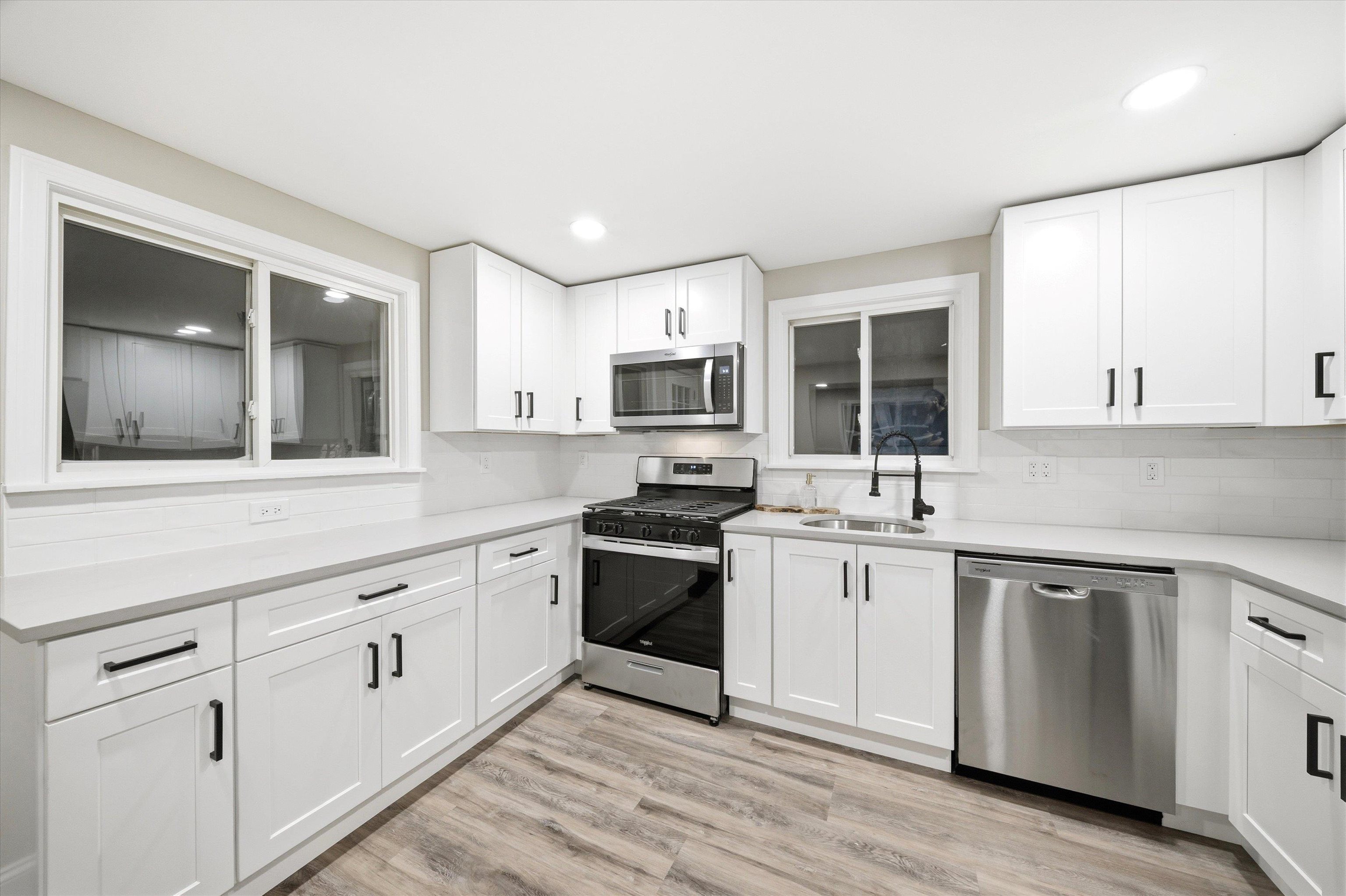 Homes for sale in Manchester, NH | 1093 Cilley Rd, Manchester, NH 03103 | MLS# 5072345