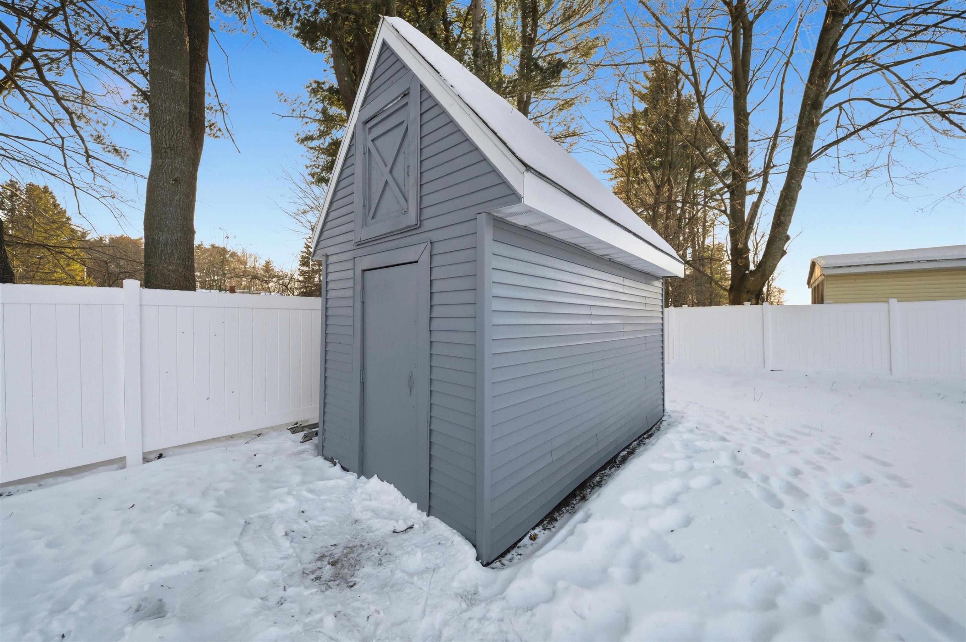 Homes for sale in Manchester, NH | 1093 Cilley Rd, Manchester, NH 03103 | MLS# 5072345