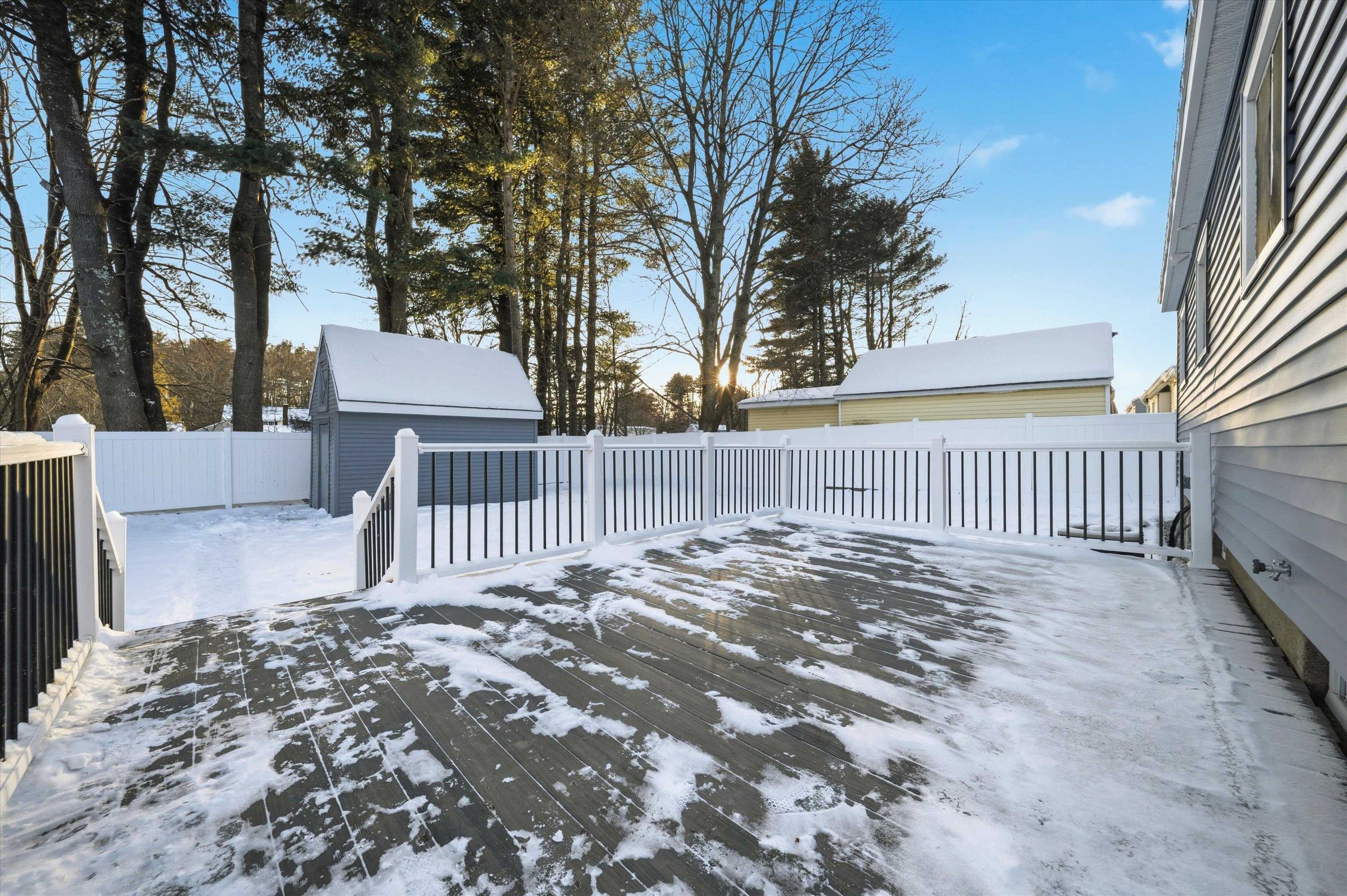 Homes for sale in Manchester, NH | 1093 Cilley Rd, Manchester, NH 03103 | MLS# 5072345