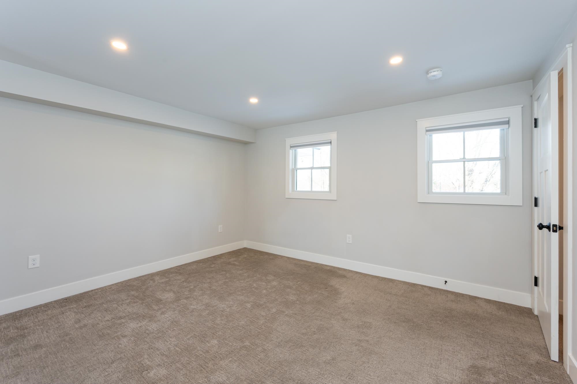 56 Maple St, Hopkinton, NH 03229