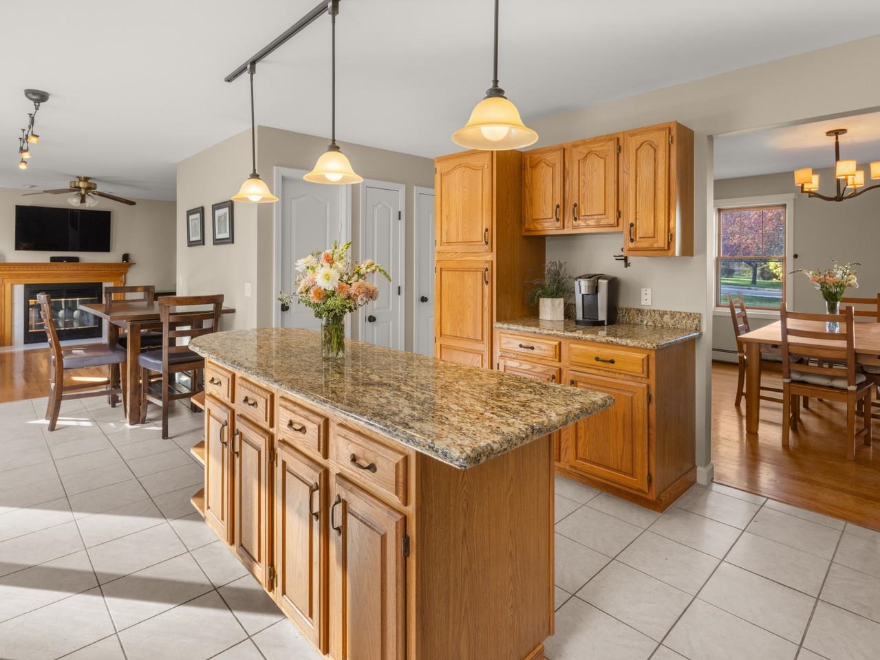 Homes for sale in Shelburne, VT | 293 Littlefield Dr, Shelburne, VT 05482 | MLS# 5072387