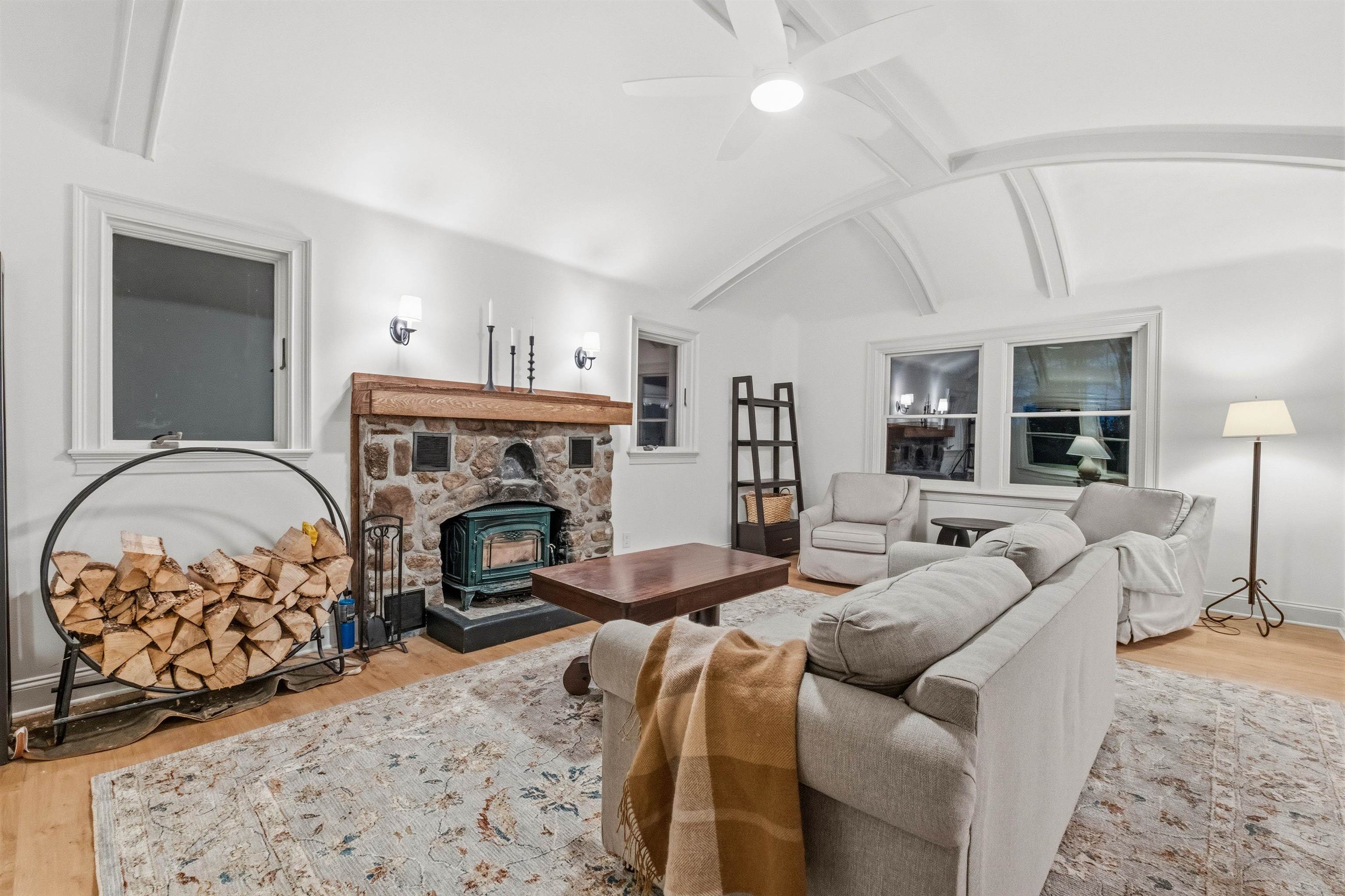 1035 Hopkinton Rd, Hopkinton, NH 03229