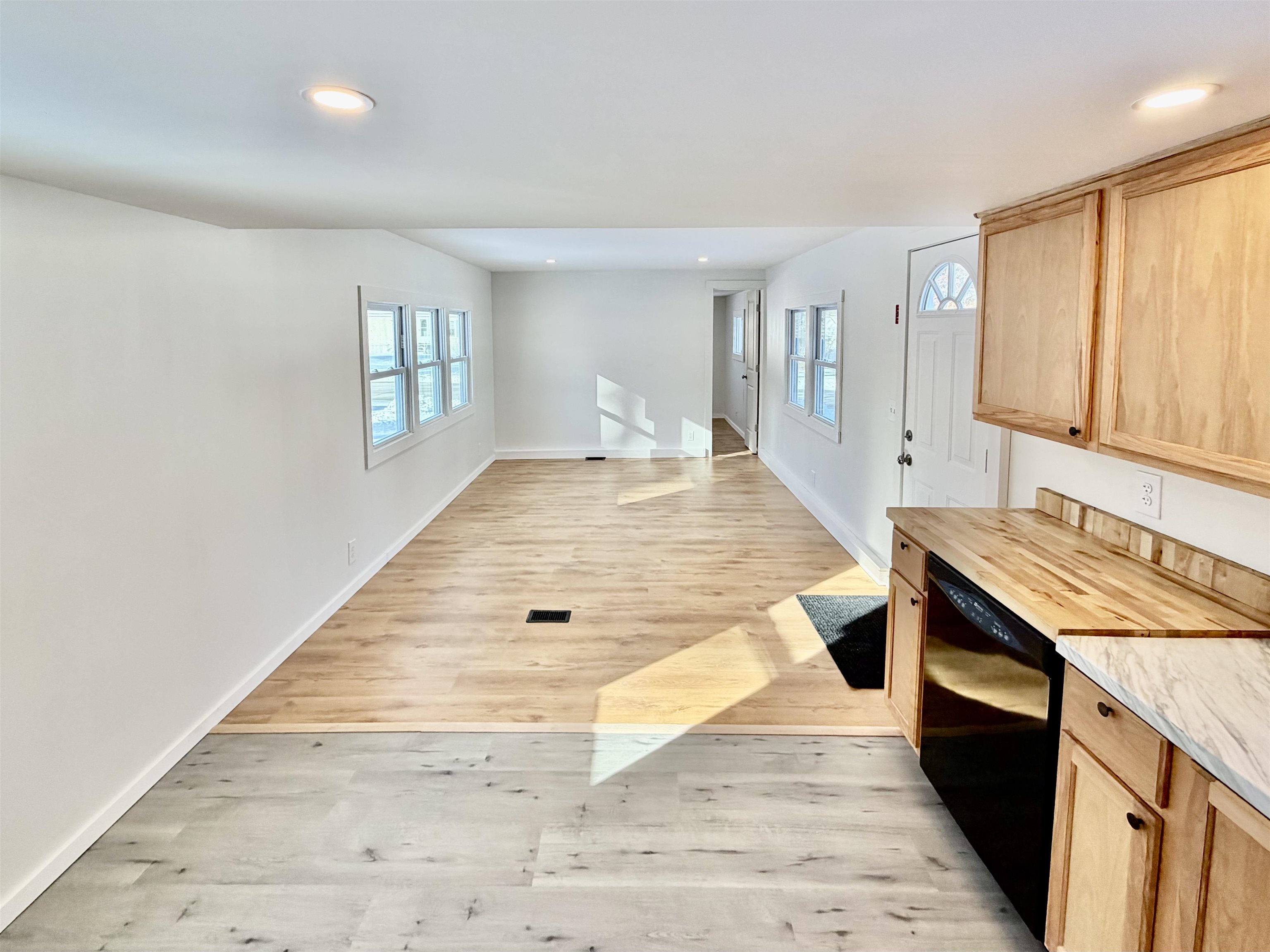 Homes for sale in Concord, NH | 7 Skyline Dr, Concord, NH 03303 | MLS# 5072408