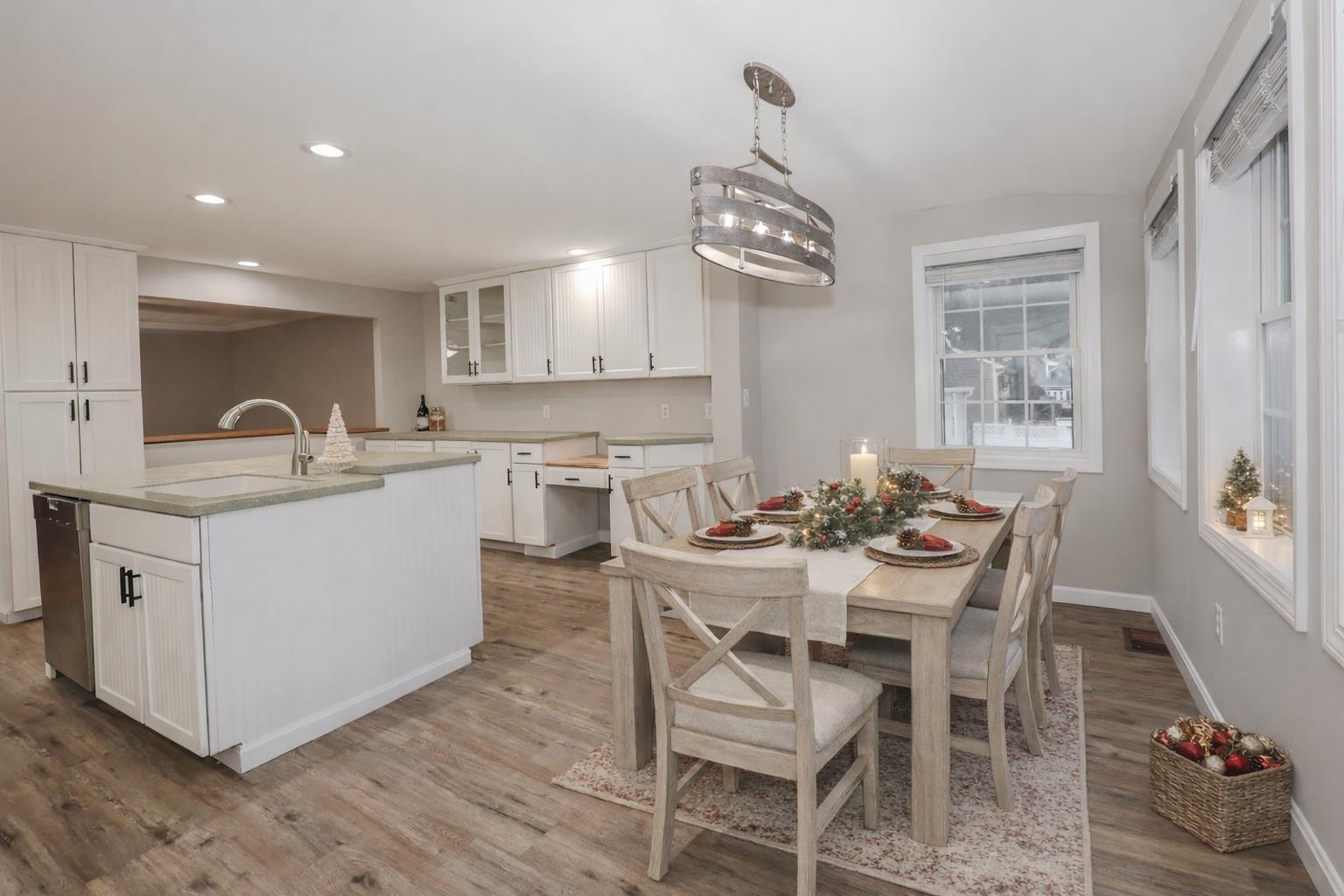 Homes for sale in Manchester, NH | 92 Roseanne Ln, Manchester, NH 03103 | MLS# 5072443