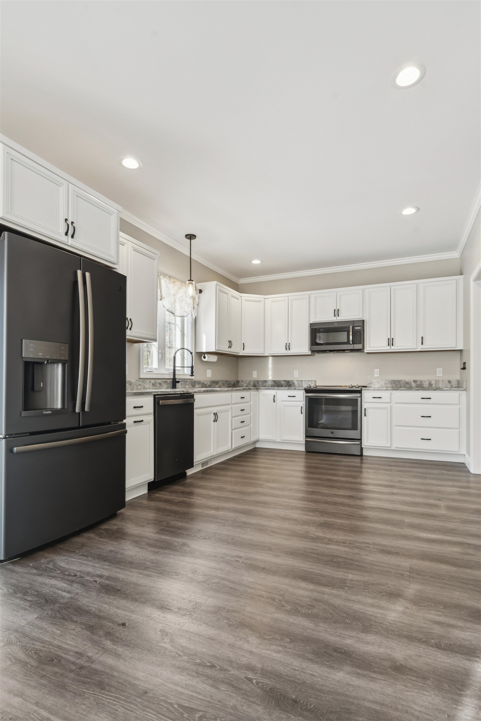 71 Range Rd, Alton, NH 03809