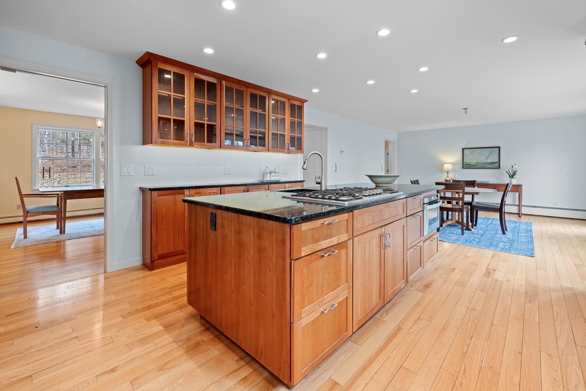 Kitchen to Dining Room 24484553